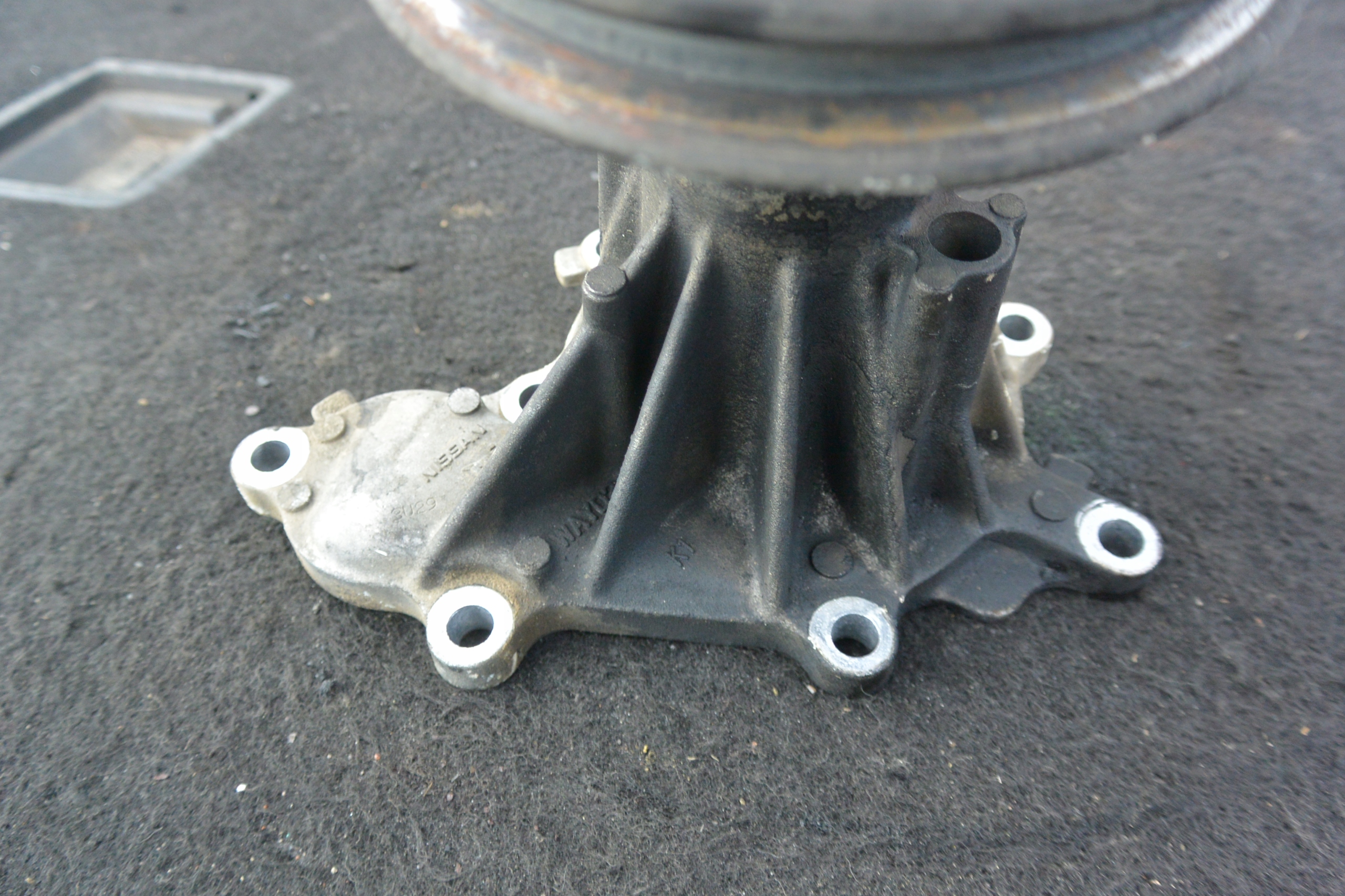 water pump 2.5 DIESEL NISSAN NAVARA D22