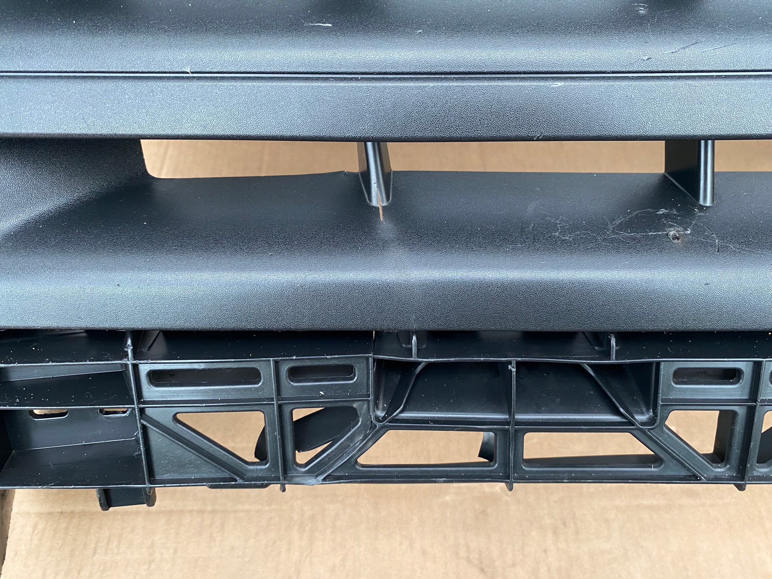 VW CRAFTER LIFT 2011- GRIGLIA EMBLEMAT CHROM Originale 2E0853653