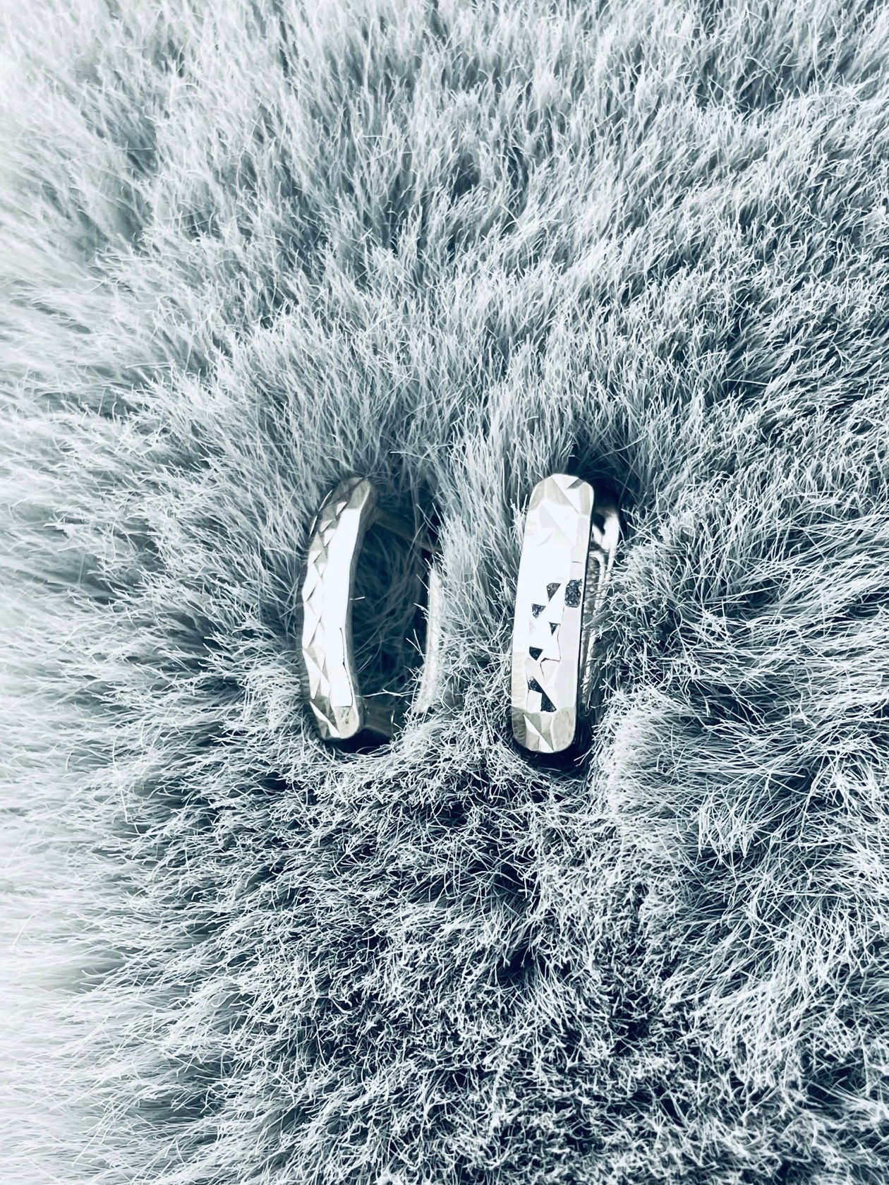 Stříbrné náušnice s frézovanými čárkami