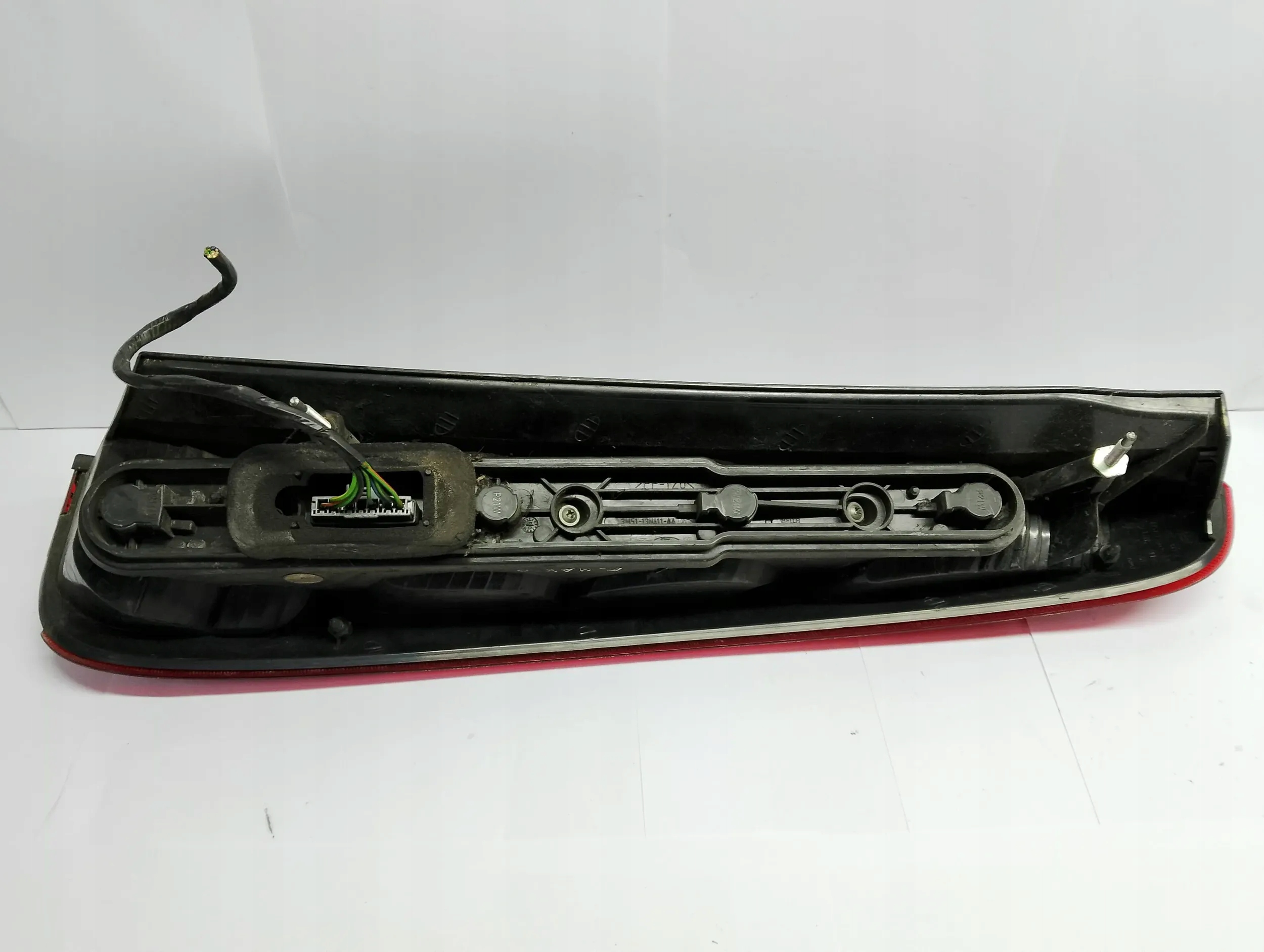 Ford C-MAX and 2005 lights rear. 3M5113N411AA
