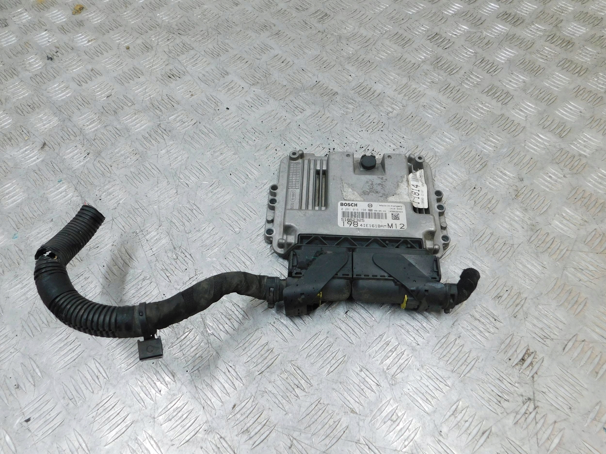 control unit of the engine computer FIAT BRAVO II 1.6 JTD 51852325