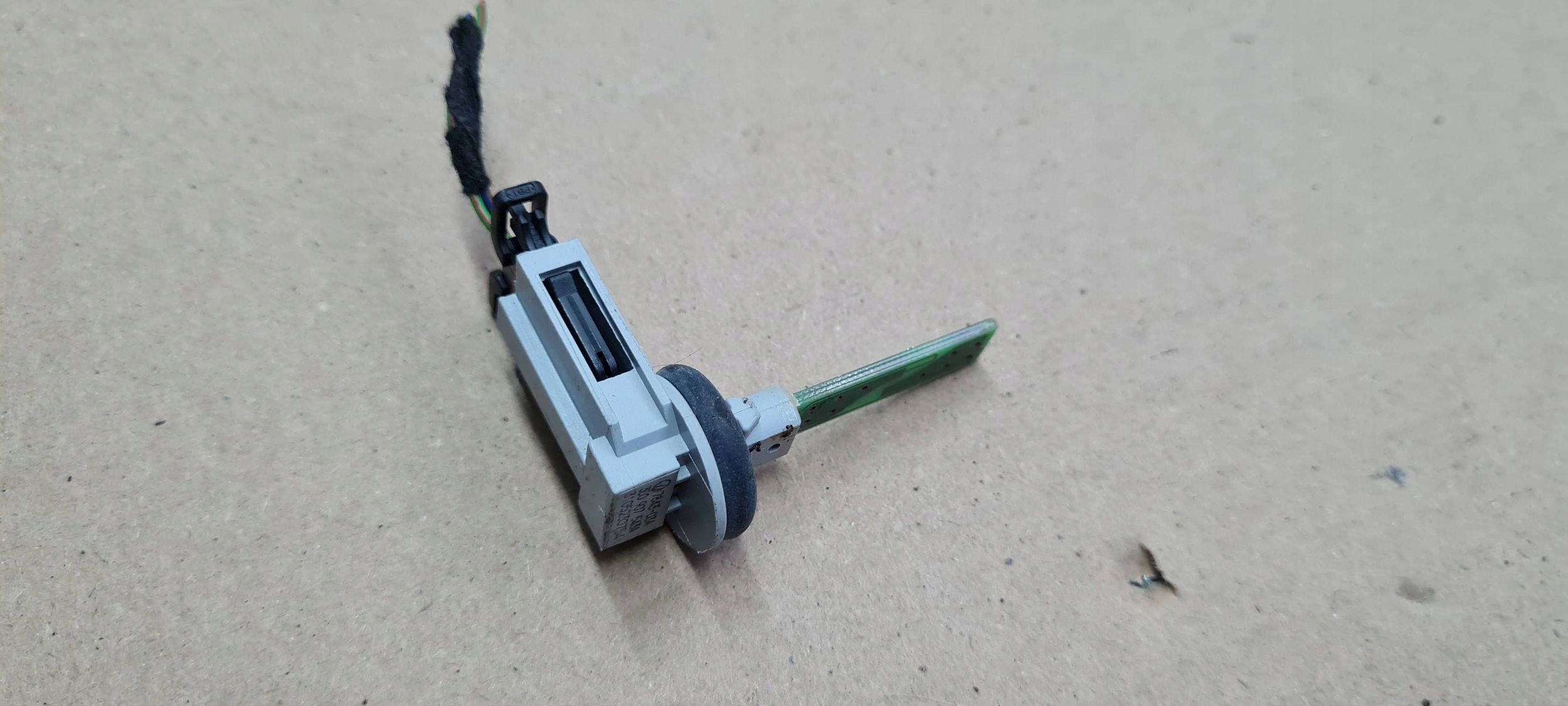 A6 C8 4K Sensor TEMPERATURY ZEWNETRZNEJ 3D0907543A Q3 83A A4 B9 A5