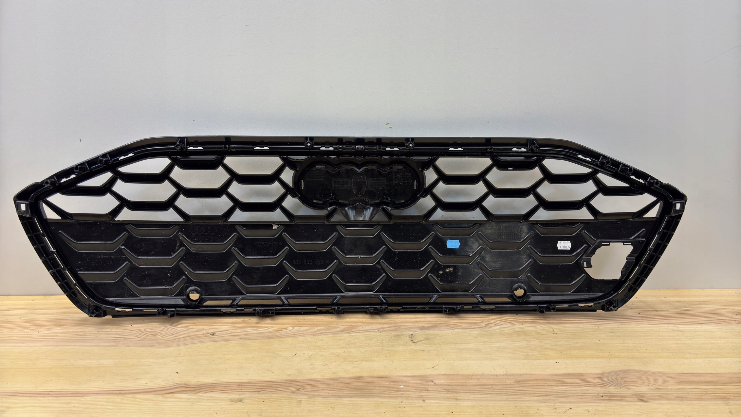 AUDI A4 B10 GRILLE 2023R+ 8B3853653A K60/664