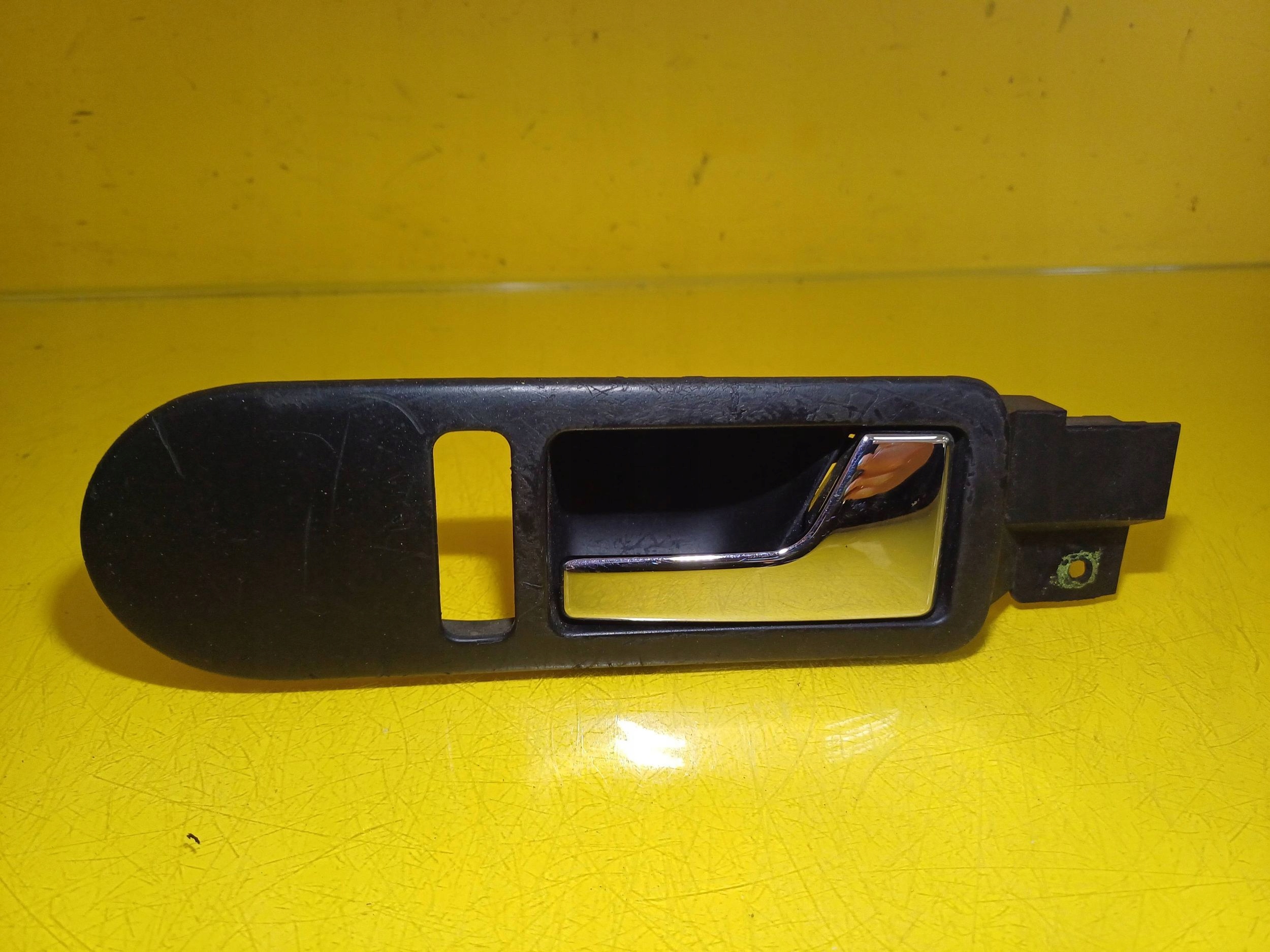 Volkswagen New Beetle 1999 KLAMKA WEWNĘTRZNA PRAWY PRZÓD