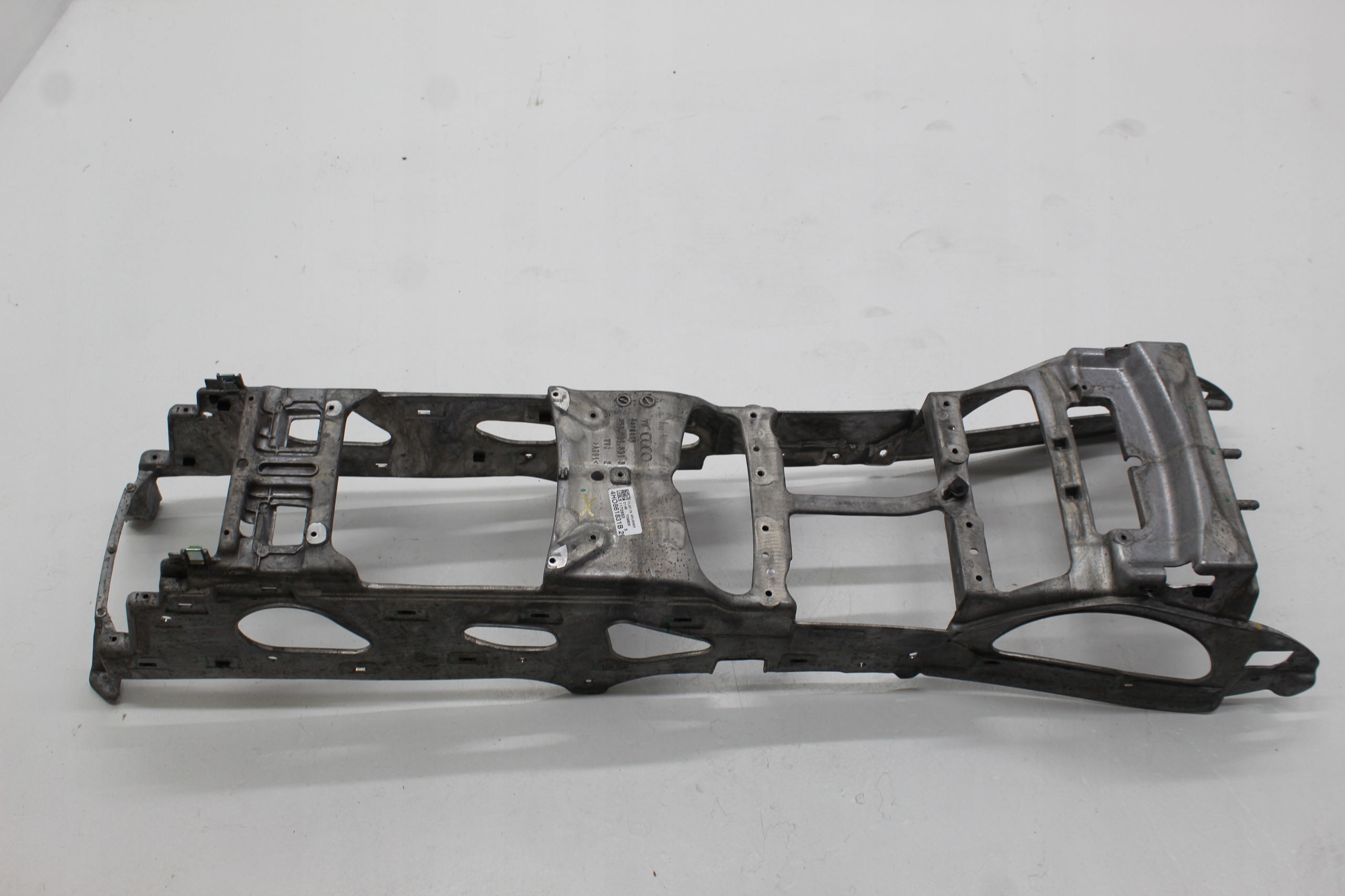 AUDI A8 D4 4H STELAŻ TUNELU 4H0861831B