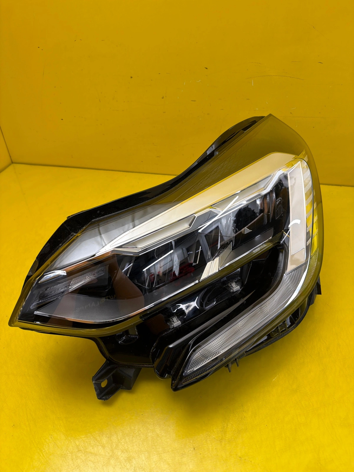 light left front Renault Captur II Full Led 260608054R