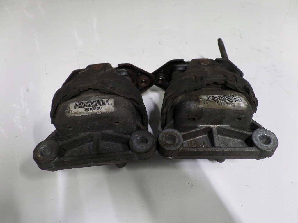CHRYSLER 300C 3.5 V6 PODUSZKA SILNIKA 04578044AC