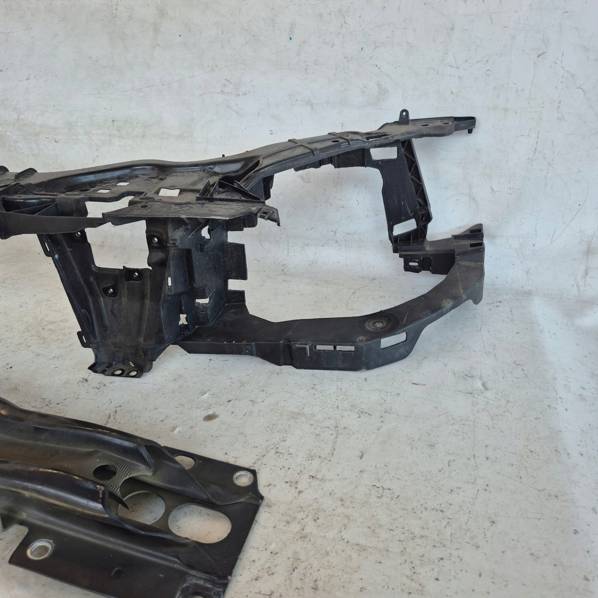 VOLVO V60 and 1 S60 II 2 LIFT 13-18 support panel for radiators pillar sider front