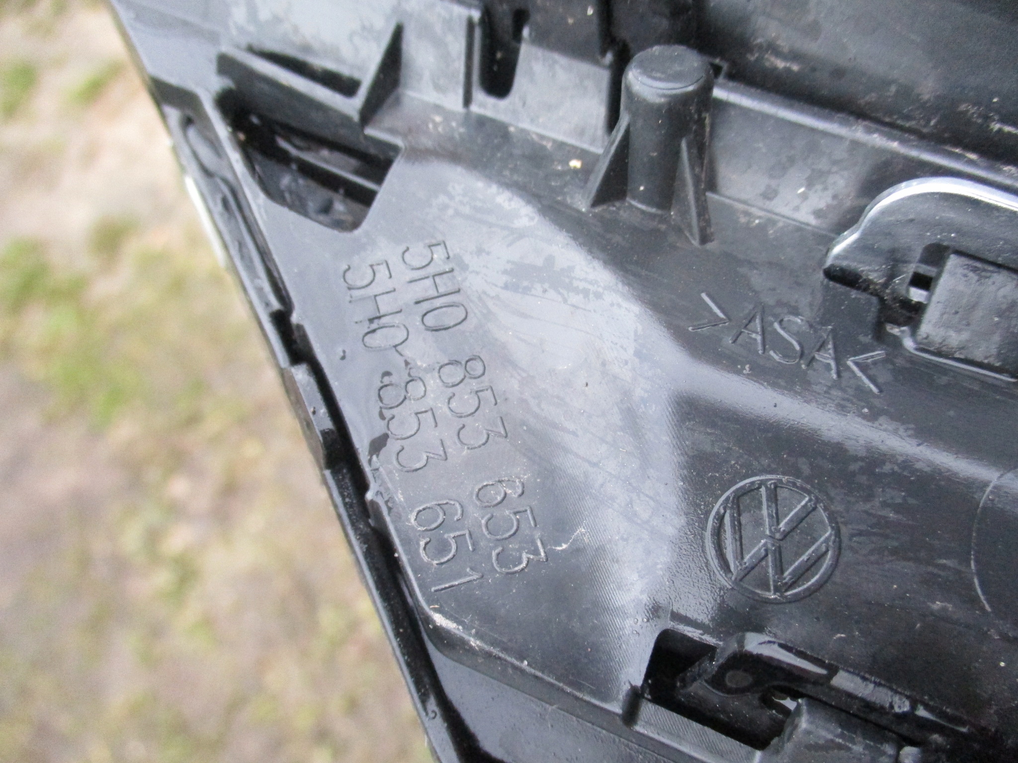 vw GOLF VIII решетка радиатора led 5H0853651S