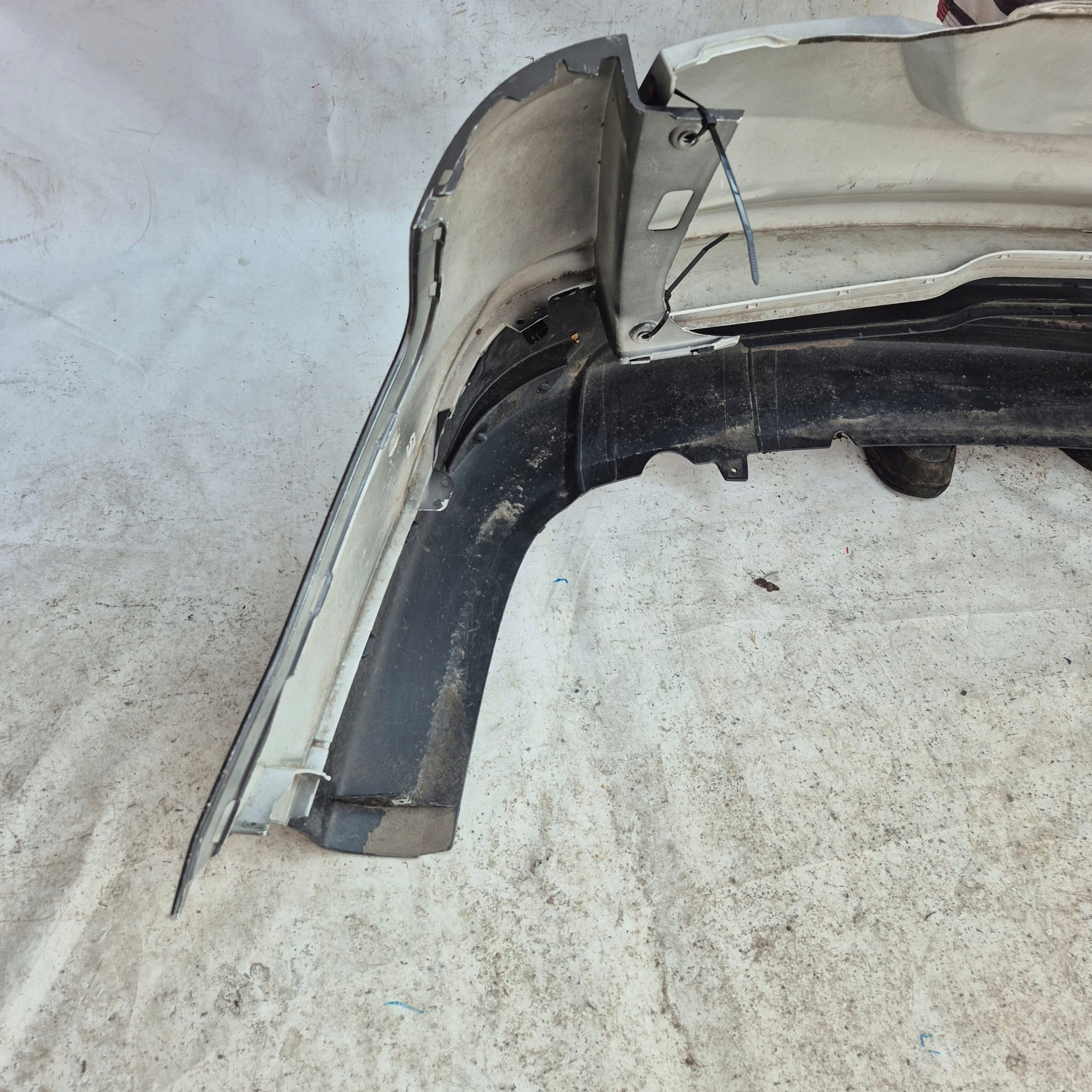 FORD FOCUS III 3 MK3 KOMBI 10-19 bumper rear part rear 4XPDC cap