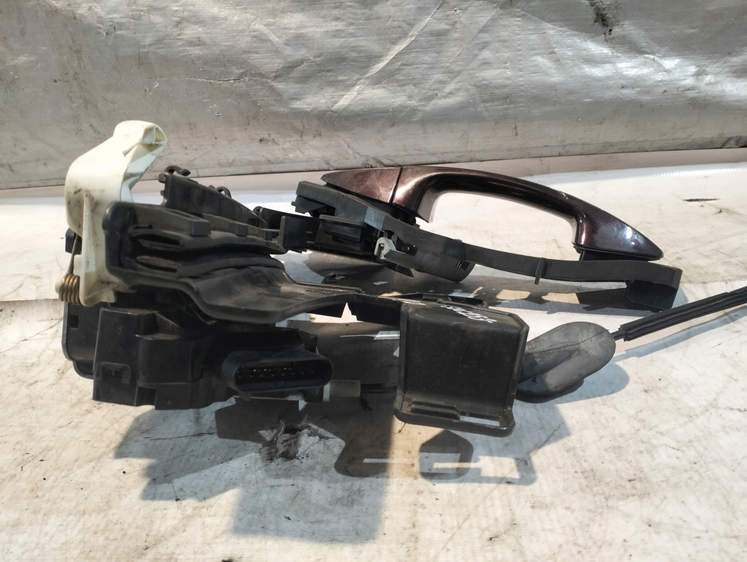 FORD FIESTA MK7 lock right front 8A6AA21812CD