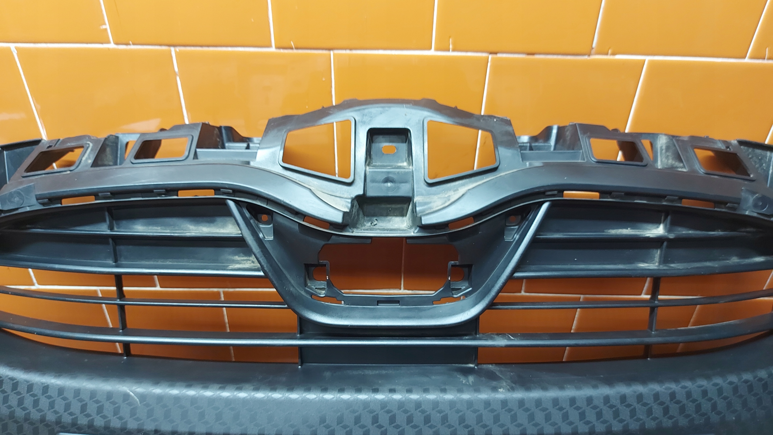 grid grille of a bumper front front TOYOTA YARIS IV 20