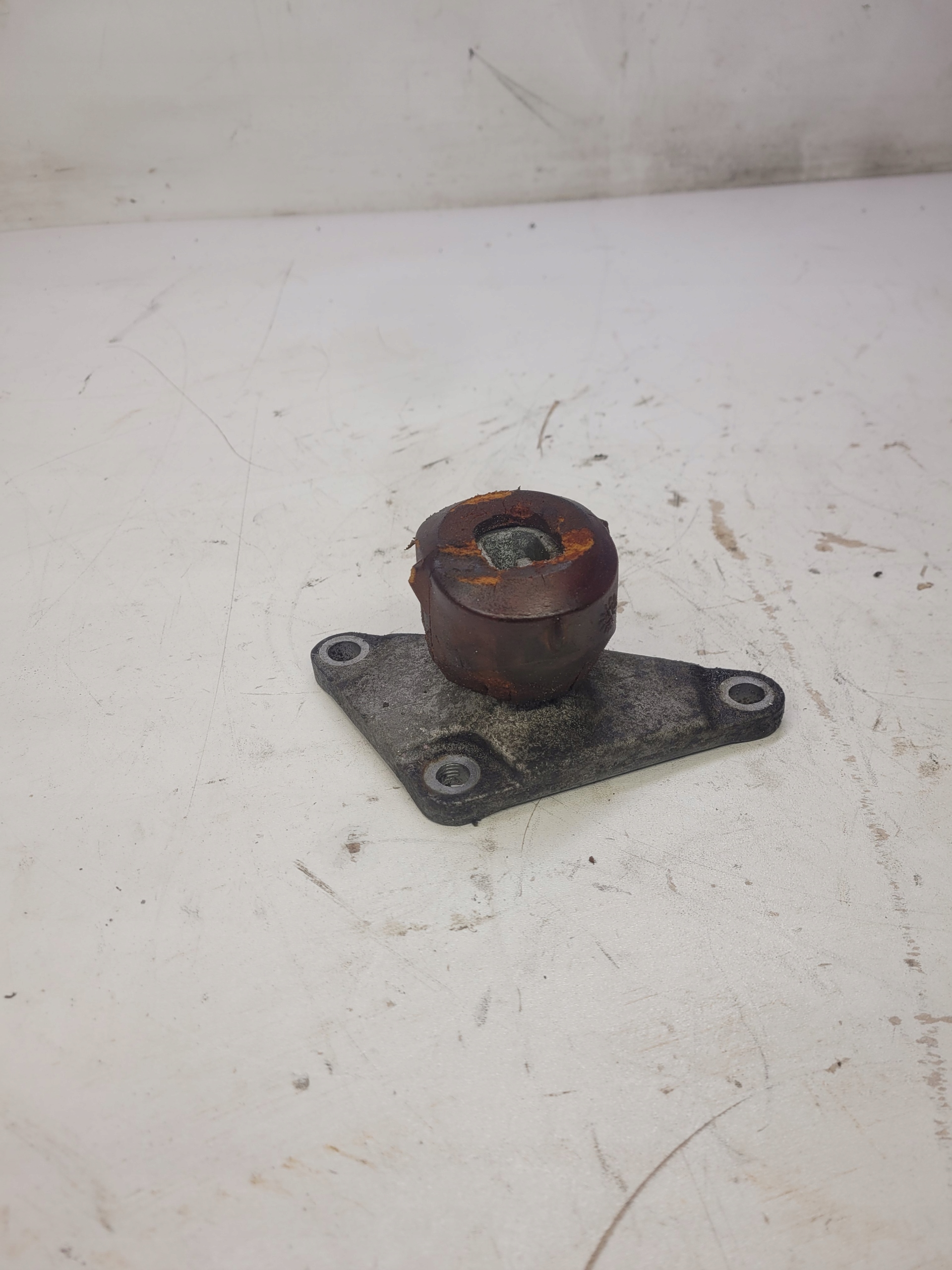 engine supporting mount AUDI A6 C6 3.0 T 8E0199343Q