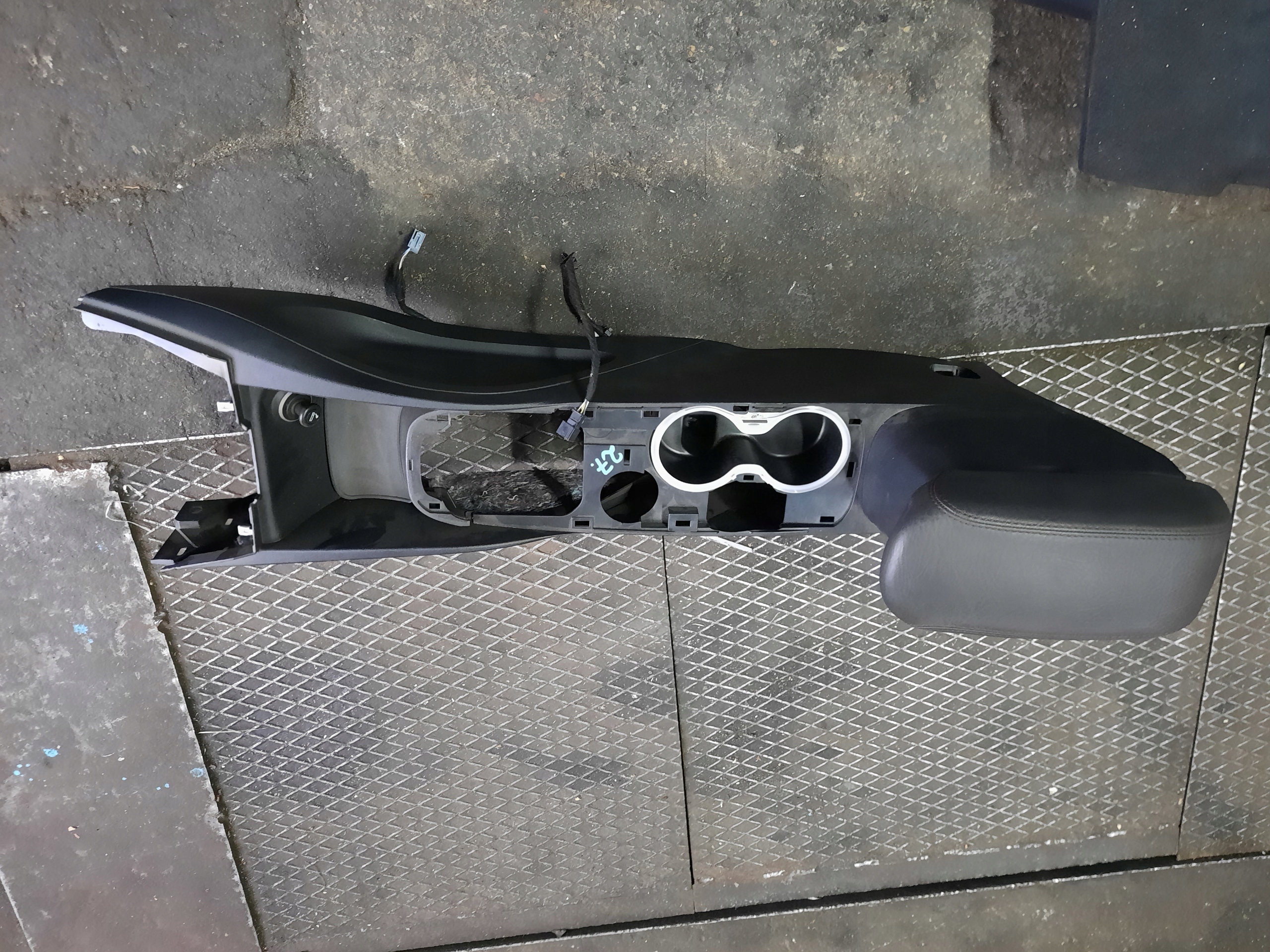 27 ТУНЕЛЬ ПІДЛОКІТНИК FIAT 500X