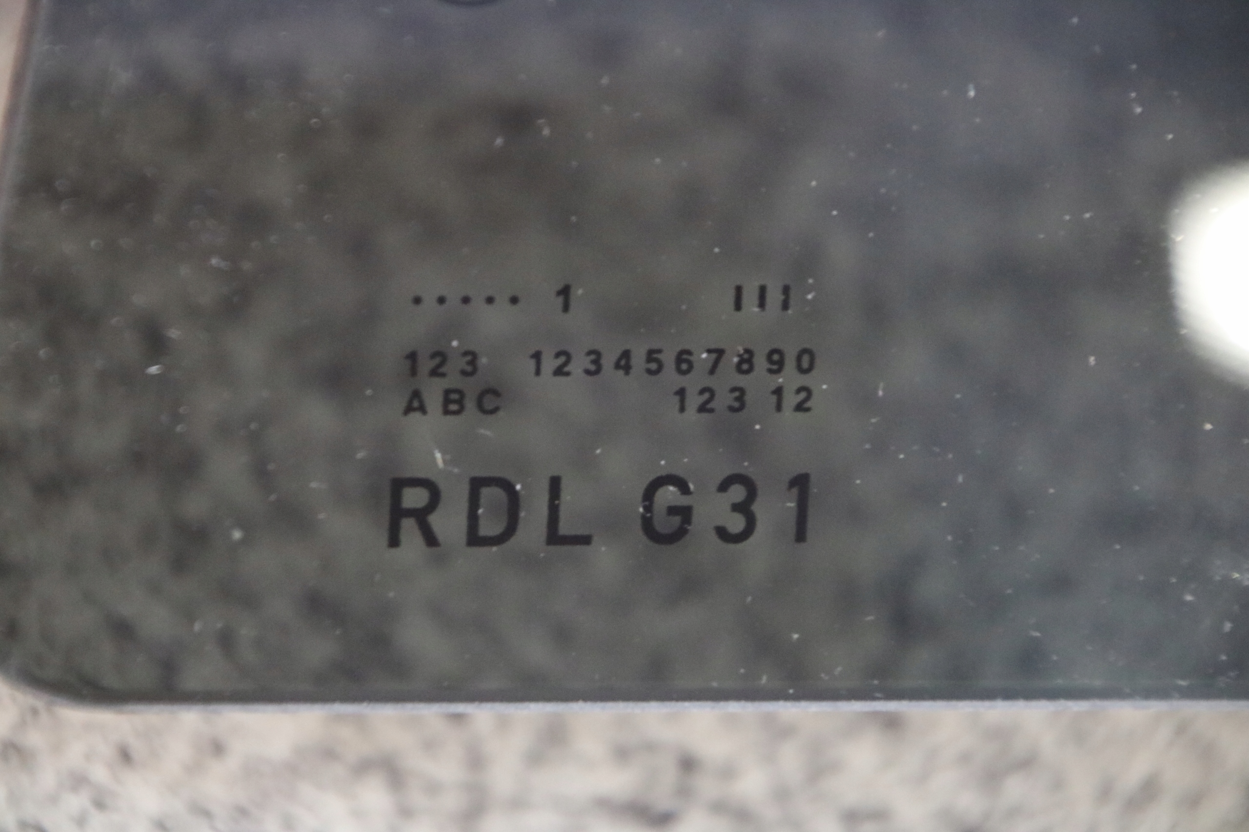 BMW G31 window side door left rear part left rear PRZYCIEMNIONA