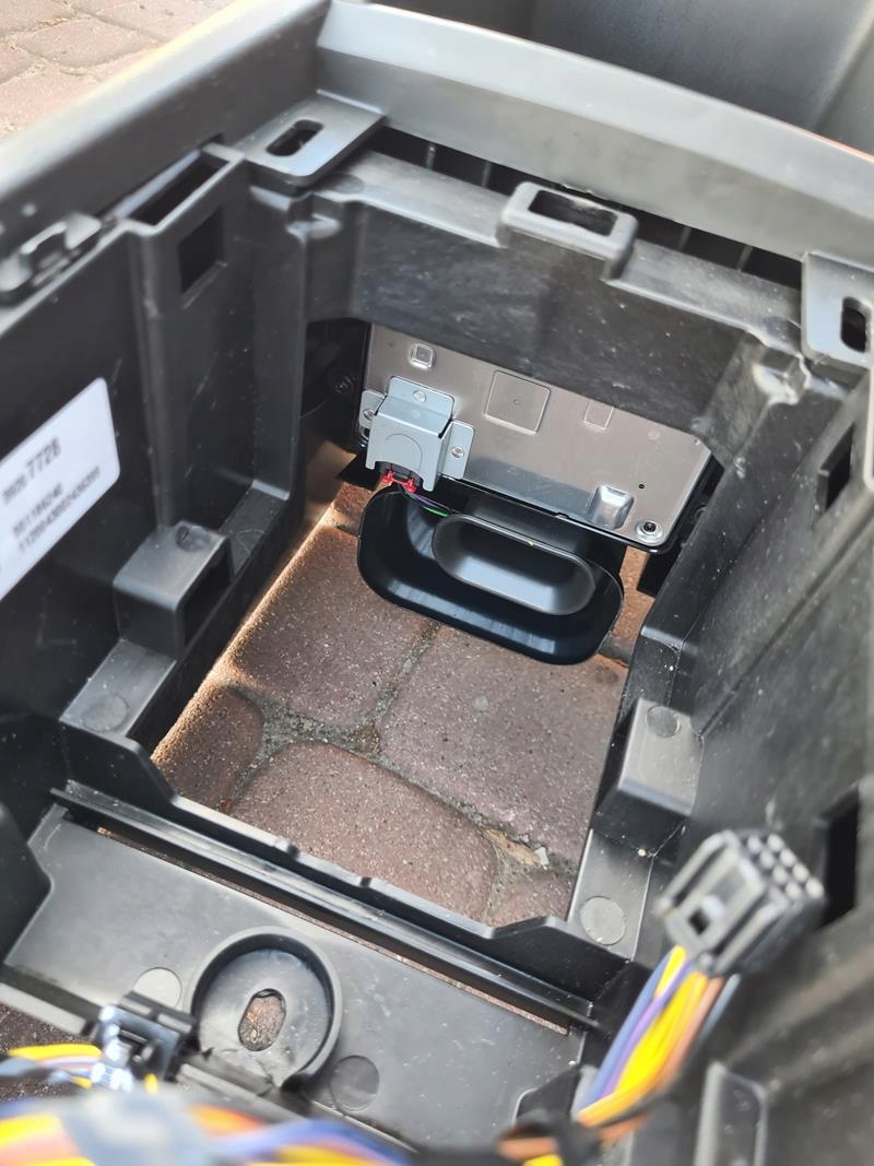 Tunel europa indukcja ladowarka Opel Insignia B