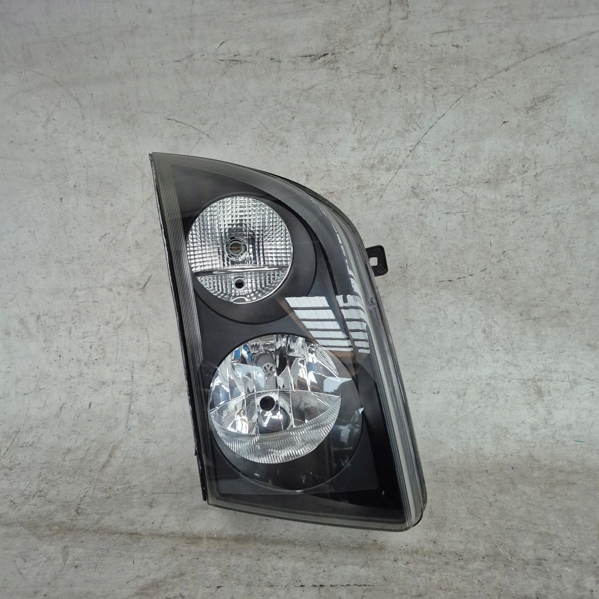 VW CRAFTER and 2E 06- light right front front ZWYKLA 2E1941016