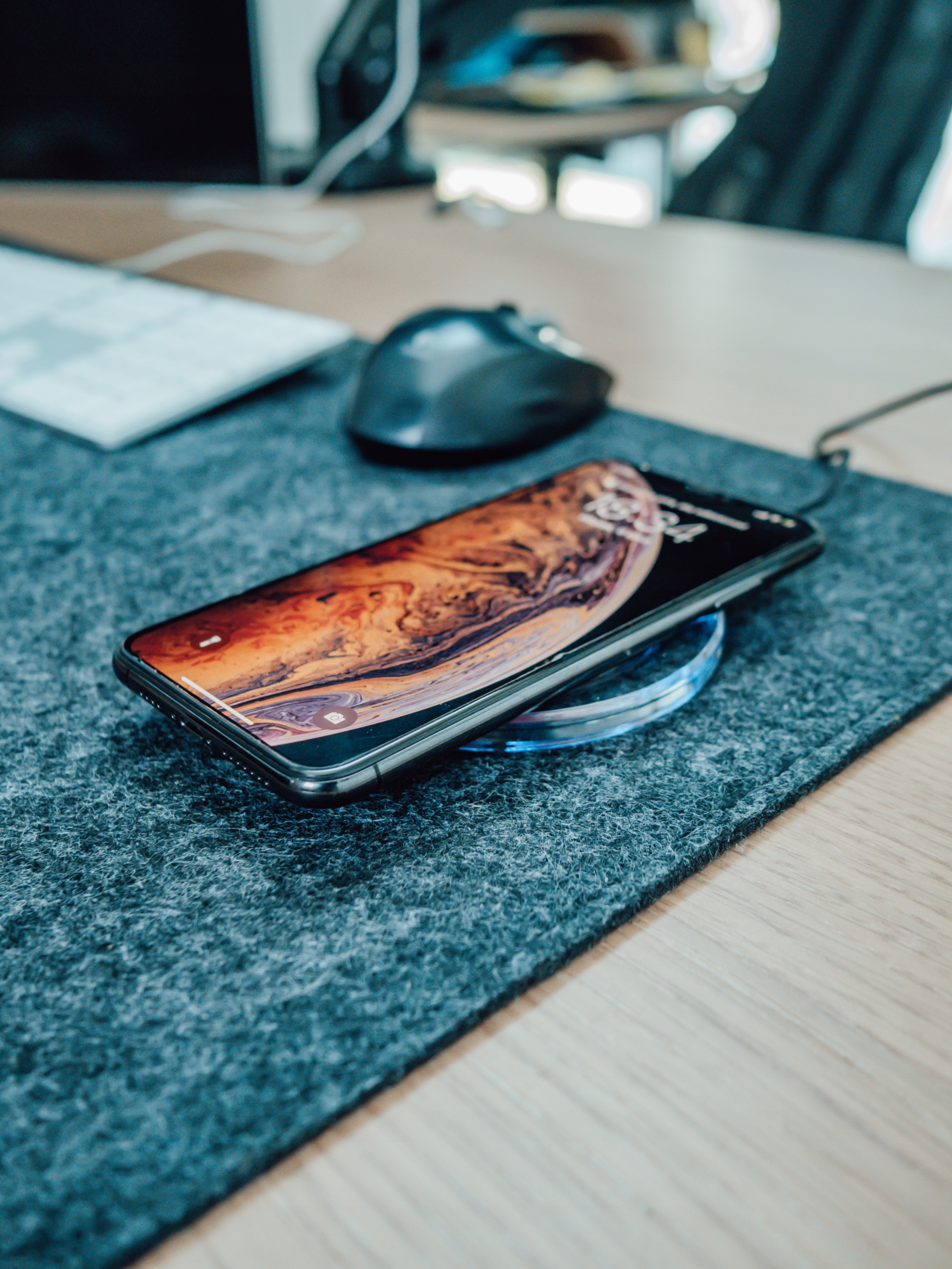 ŁADOWARKA BEZPRZEWODOWA SZYBKA INDUKCYJNA DO TELEFONU ZEGARKA SŁUCHAWEK Qi Złącza microUSB typ B