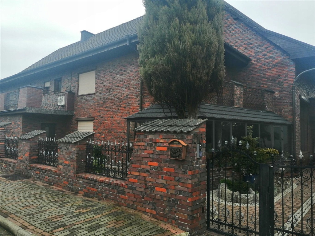Dom, Rożniątów, Strzelce Opolskie, Strzelecki, 600 m²