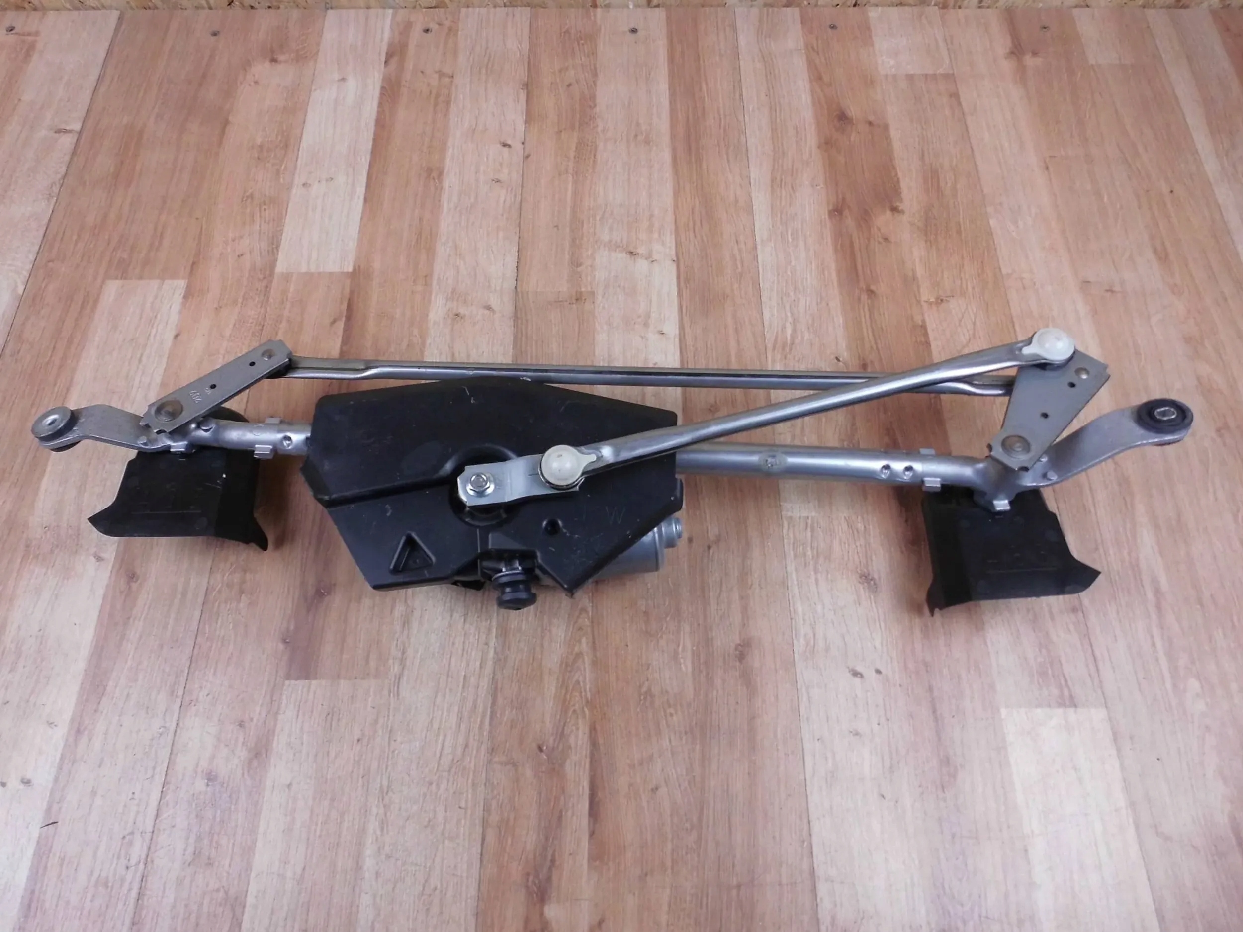 Mitsubishi Eclipse Cross wiper mechanism mini motor front 8251A081