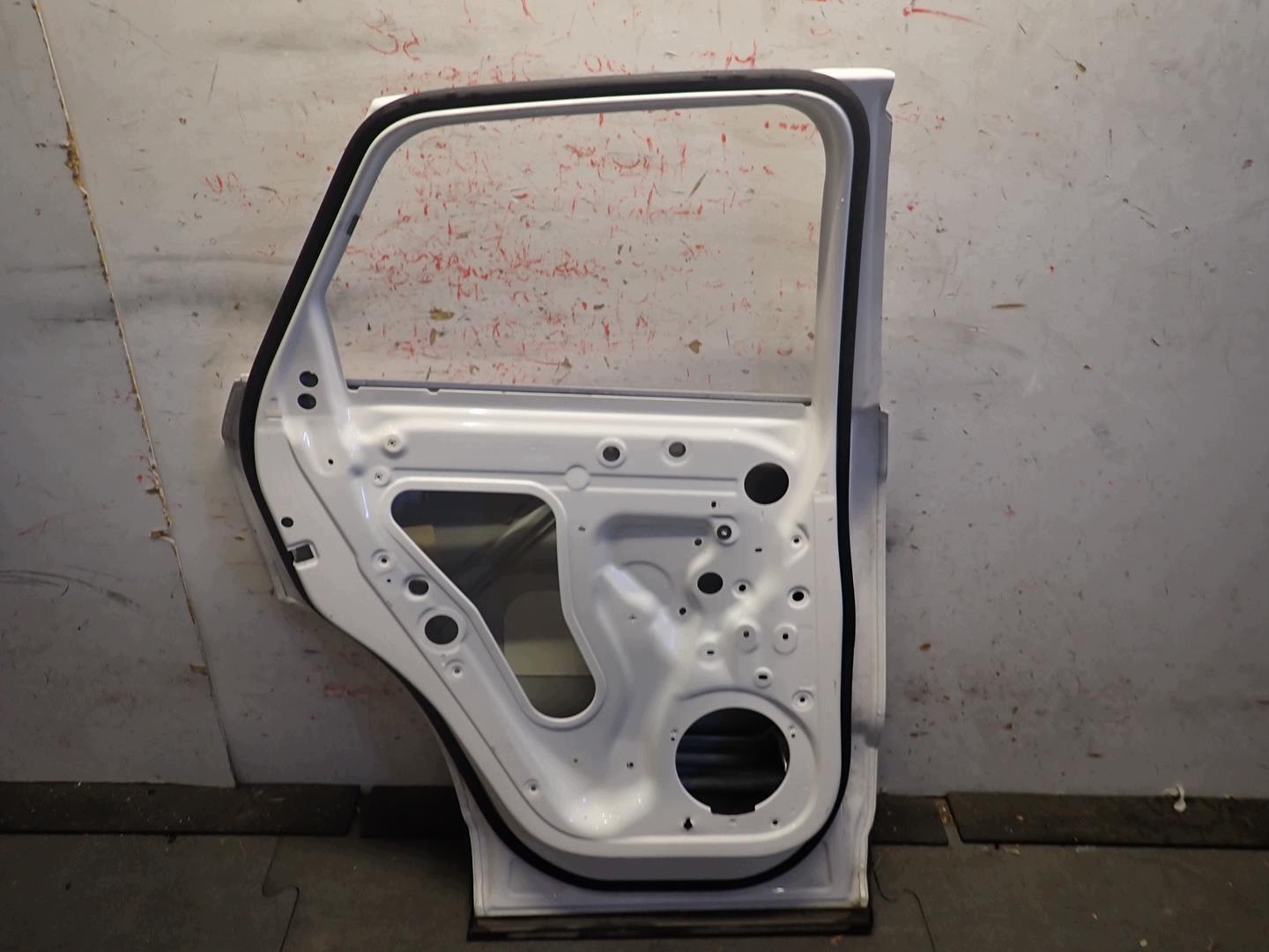 ajtó hátsó hátsó bal AUDI Q3 2010-2018 8U0833311D