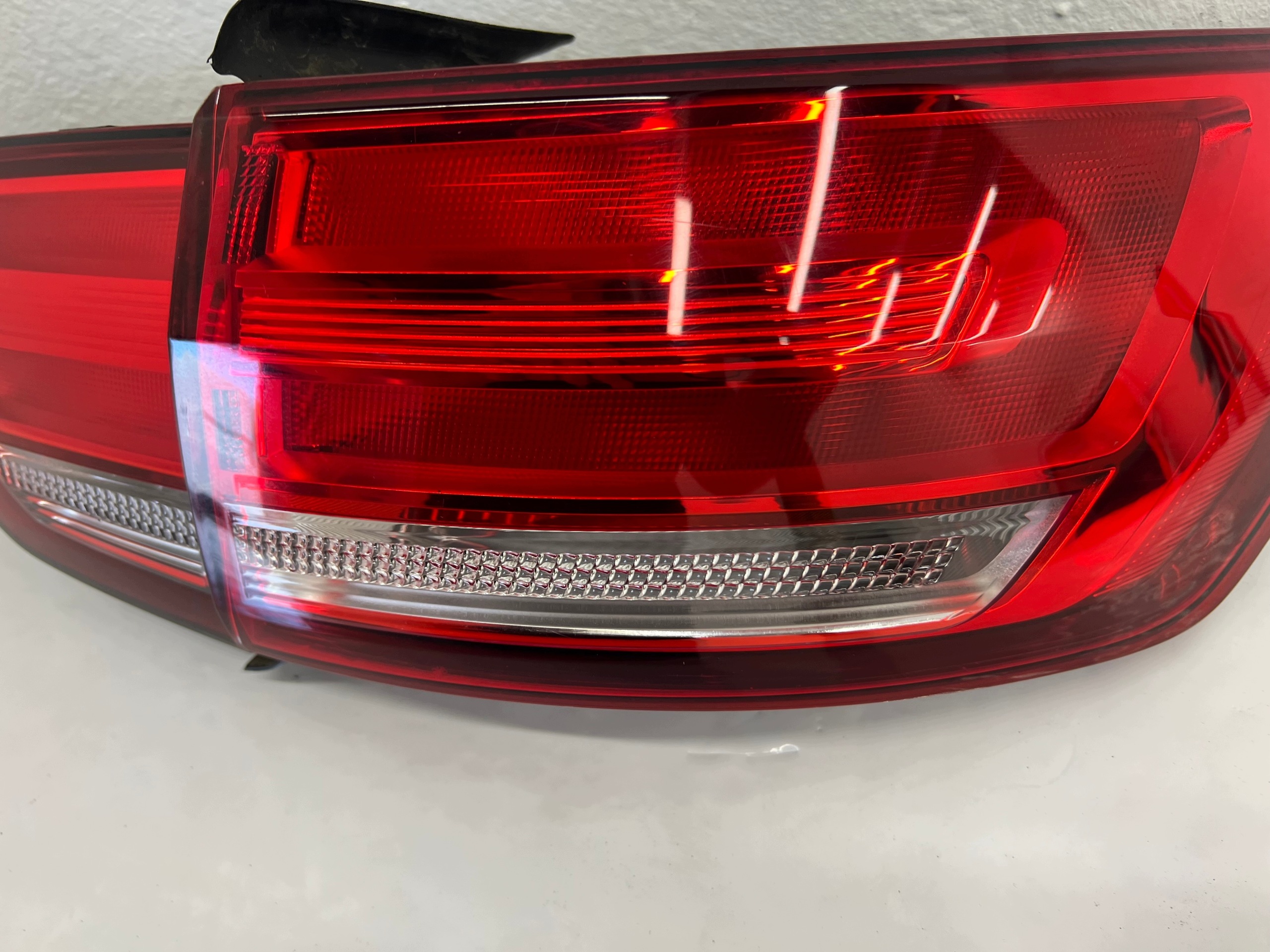 AUDI A4 B9 AVANT KOMBI light rear part left right KOMPLET EUROPA nice