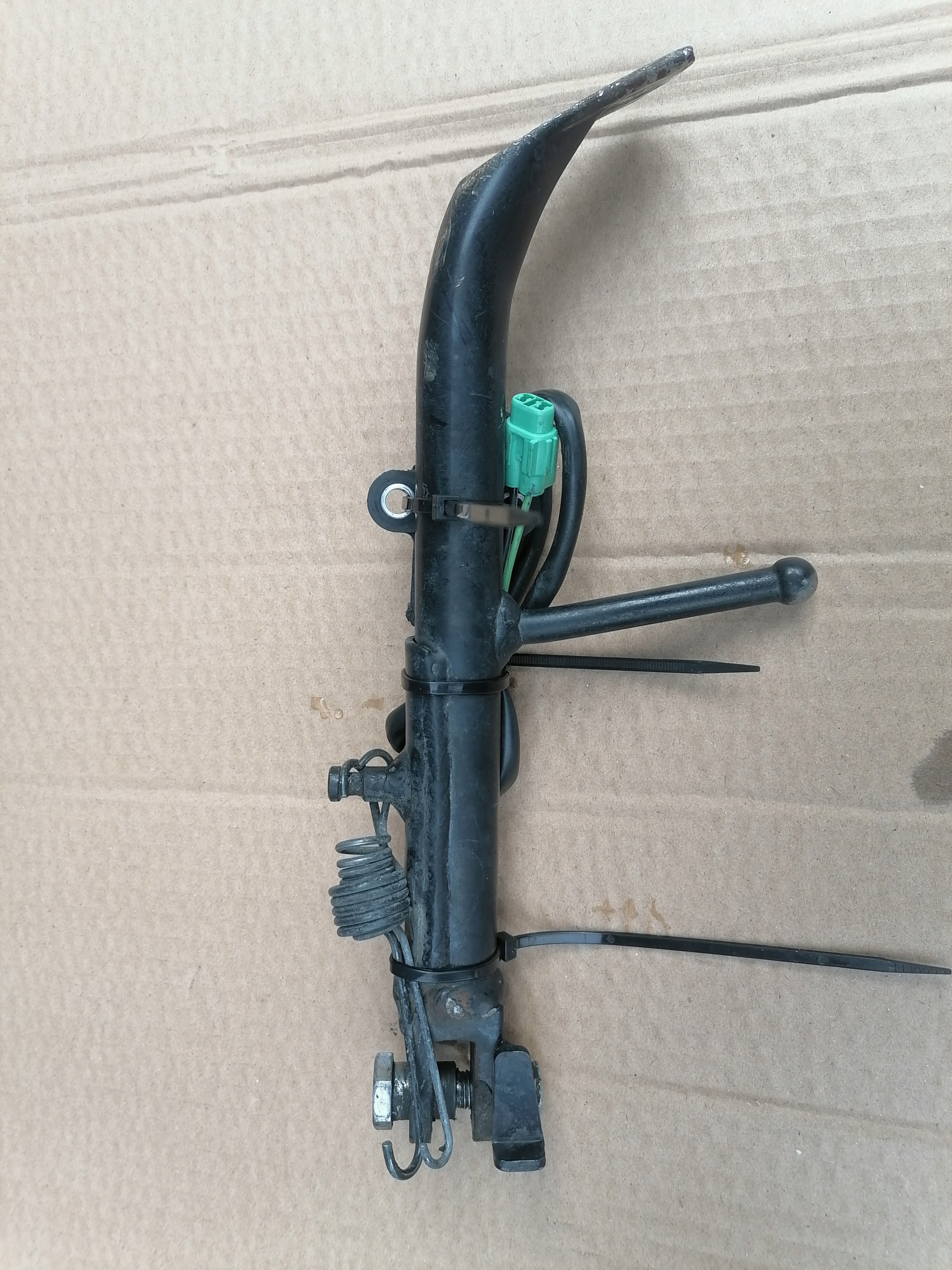 Suzuki gsr 750 11-16 боковая подножка