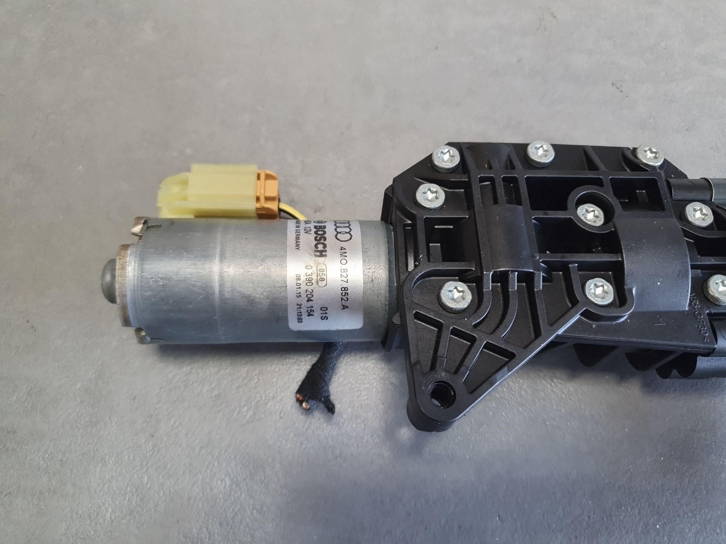 Audi Q7 4M damper bonnet boot right 4M0827852A