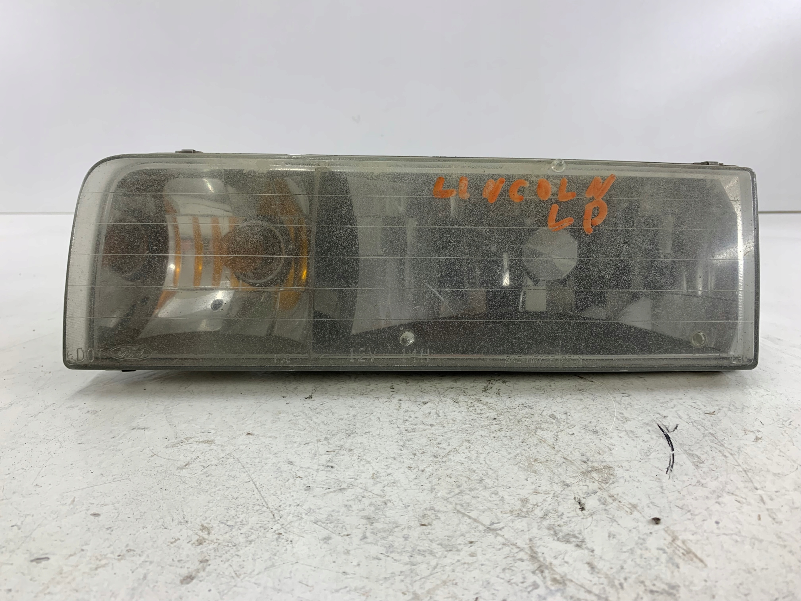 FORD LINCOLN TOWNCAR light left front