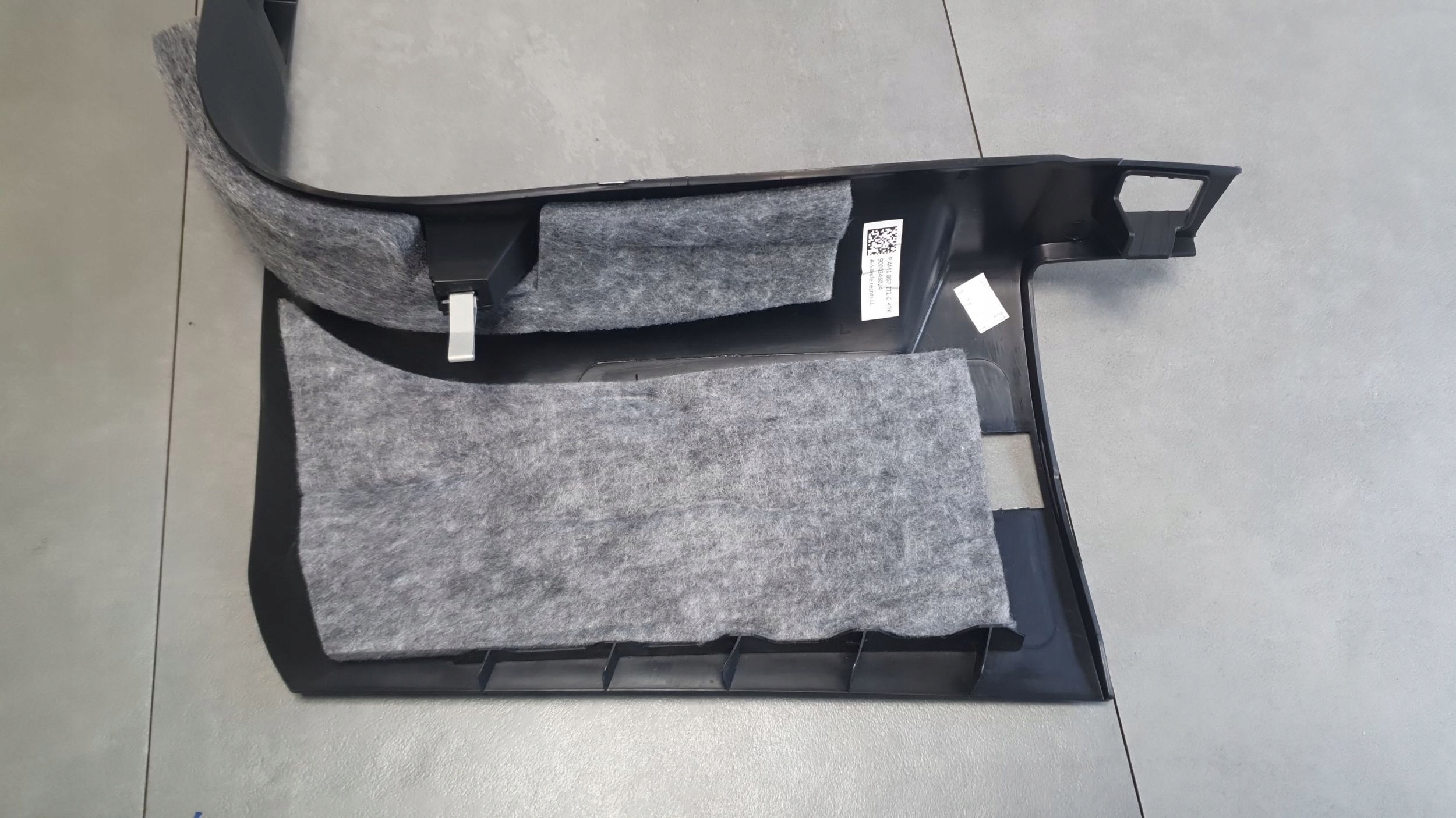 Audi Q8 cover of the threshold inner right 4M1867272C