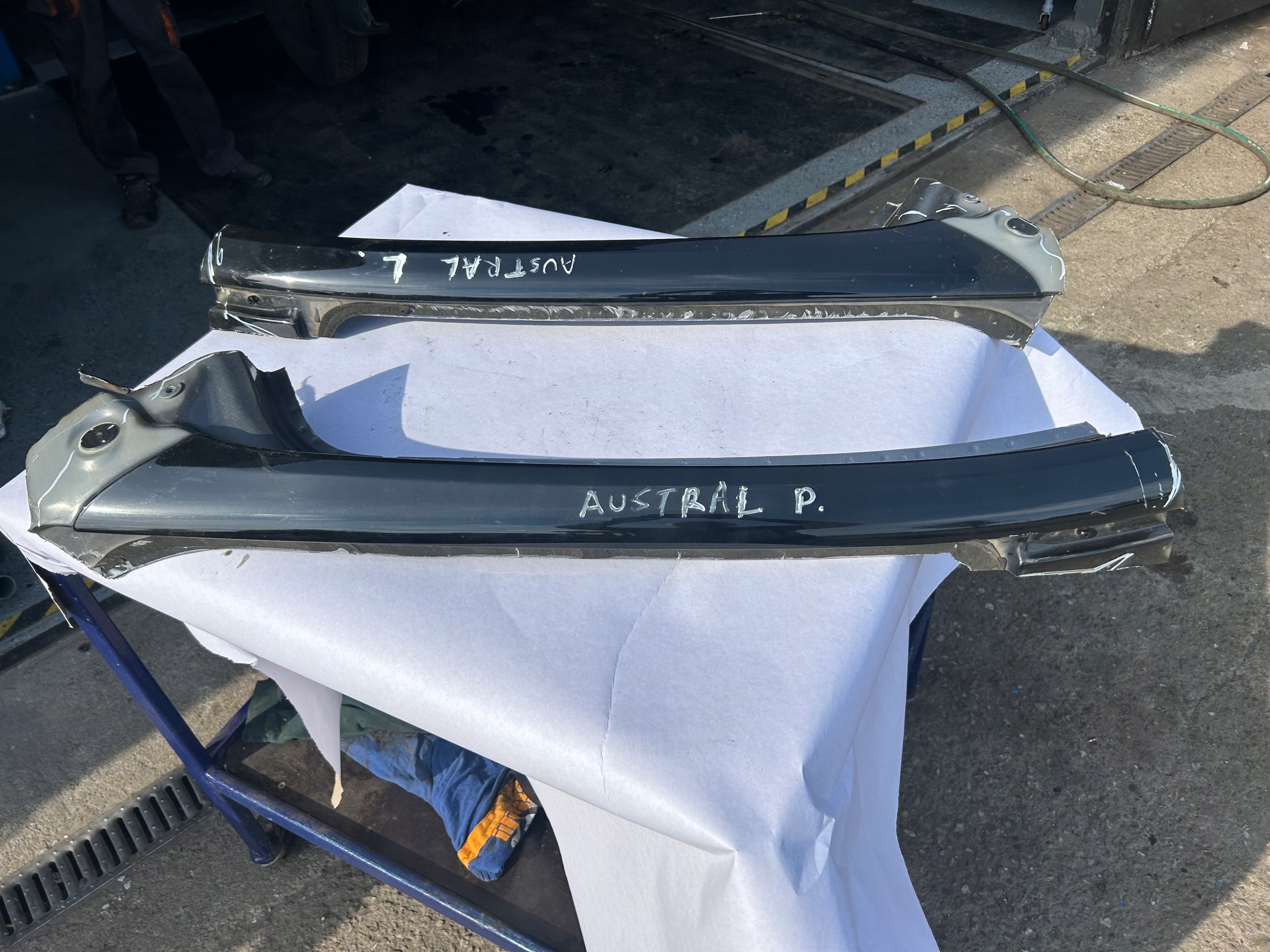 RENAULT AUSTRAL pillar roofs windows PRZEDNIEJ left