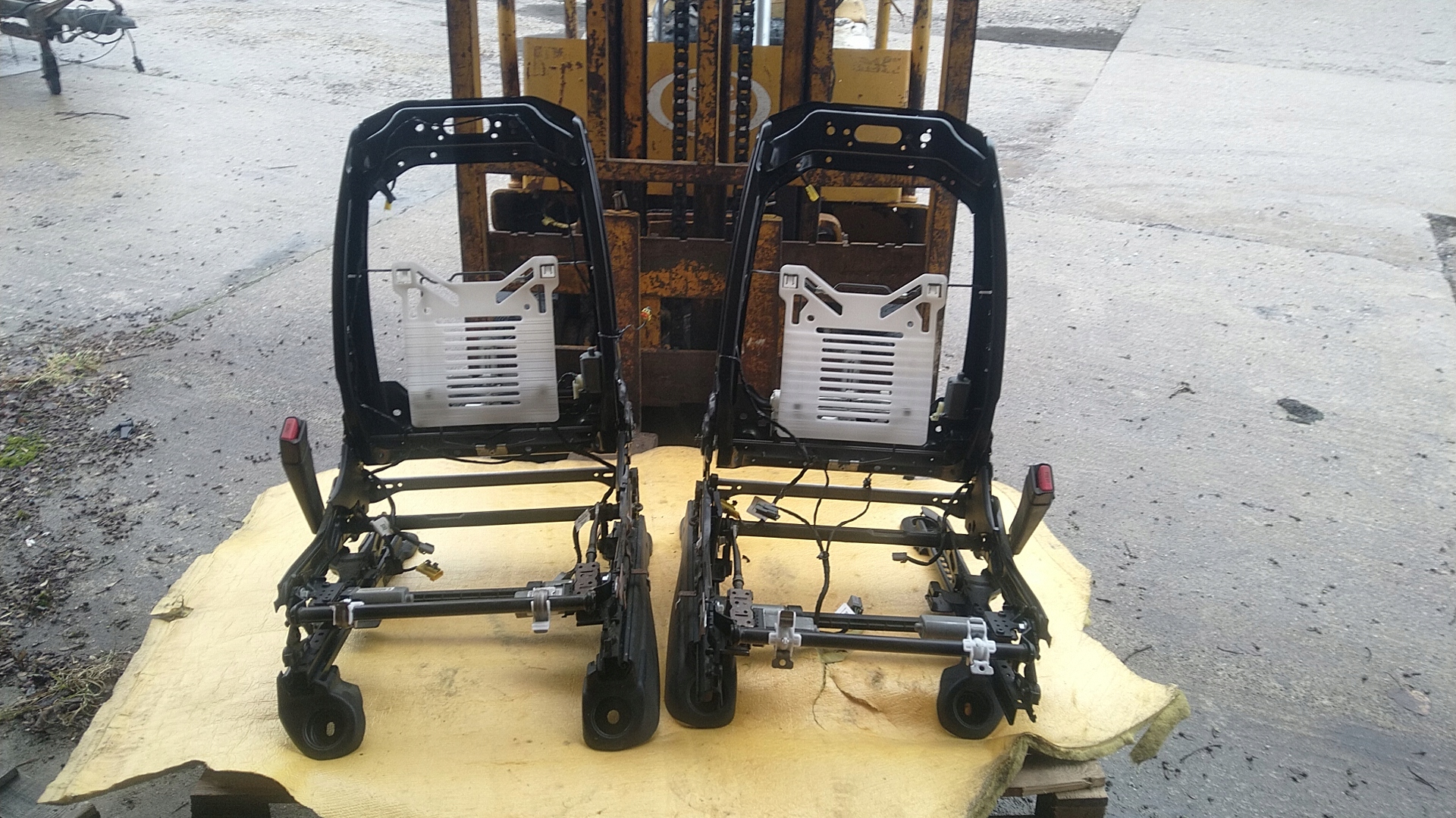 JEEP GRAND CHEROKEE WK2 SIEDZISKO OPARCIE STELAŻ FOTELA KIEROWCY PASAŻERA