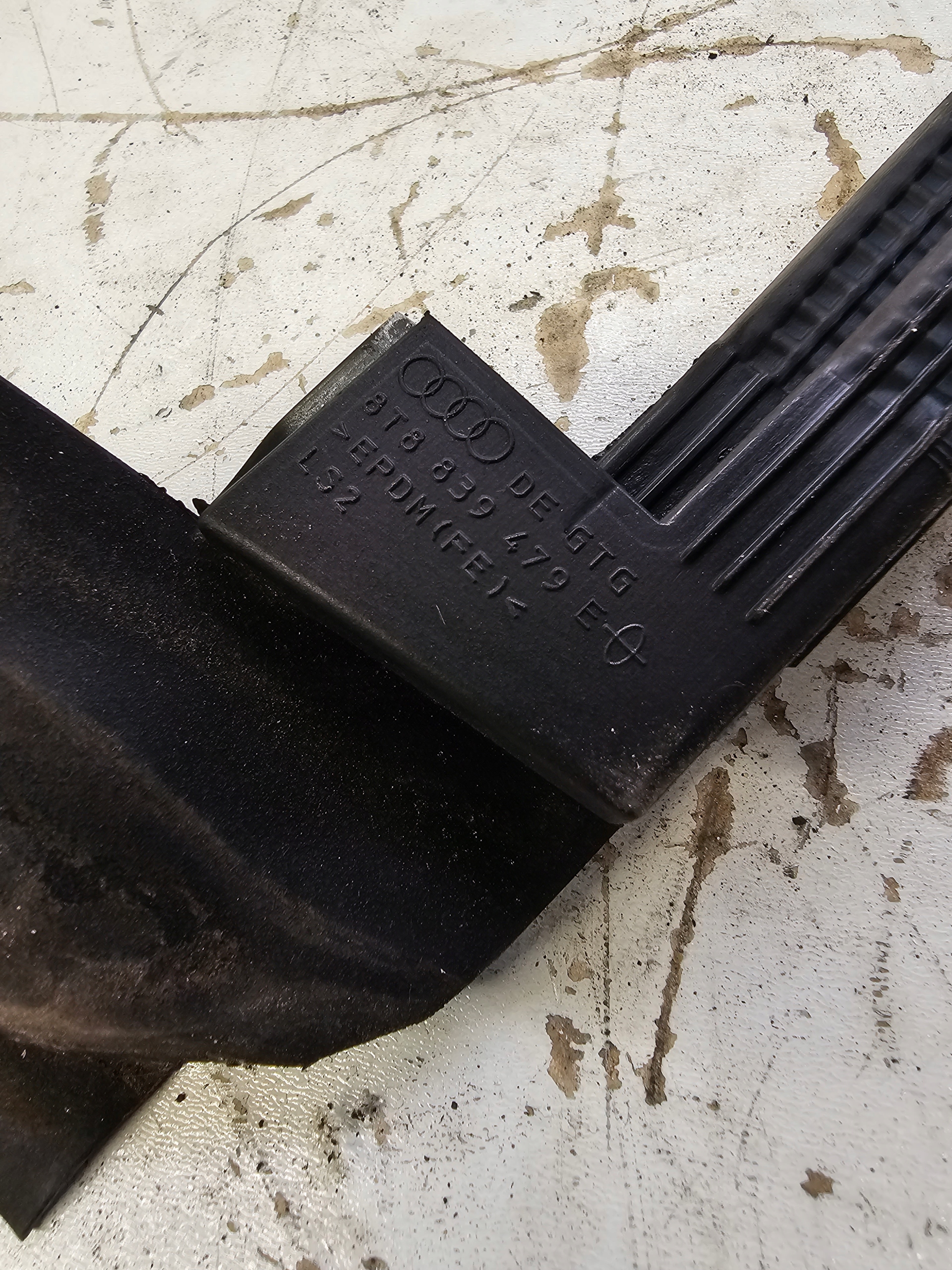 DICHTSATZ TÜR LINKS HECK AUDI A5 8T 8T8839479E