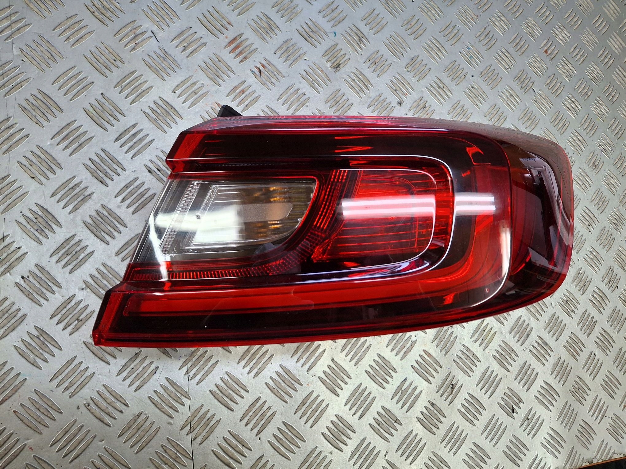 LAMPA PRAWA TYLNA NAROZNA LED RENAULT ARKANA 2020R->