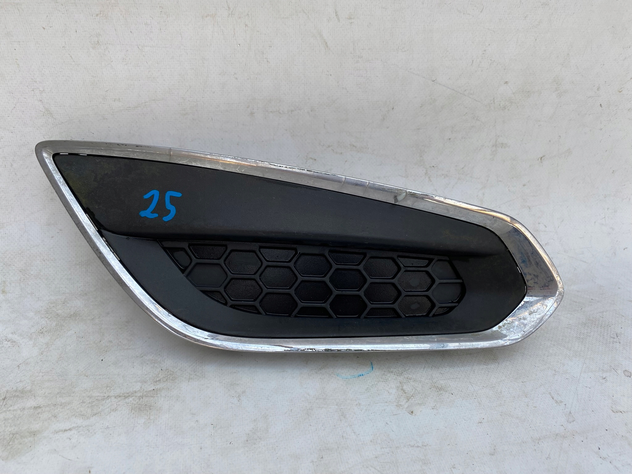 VOLVO S60 II V60 10- grid of a bumper front right 31294134