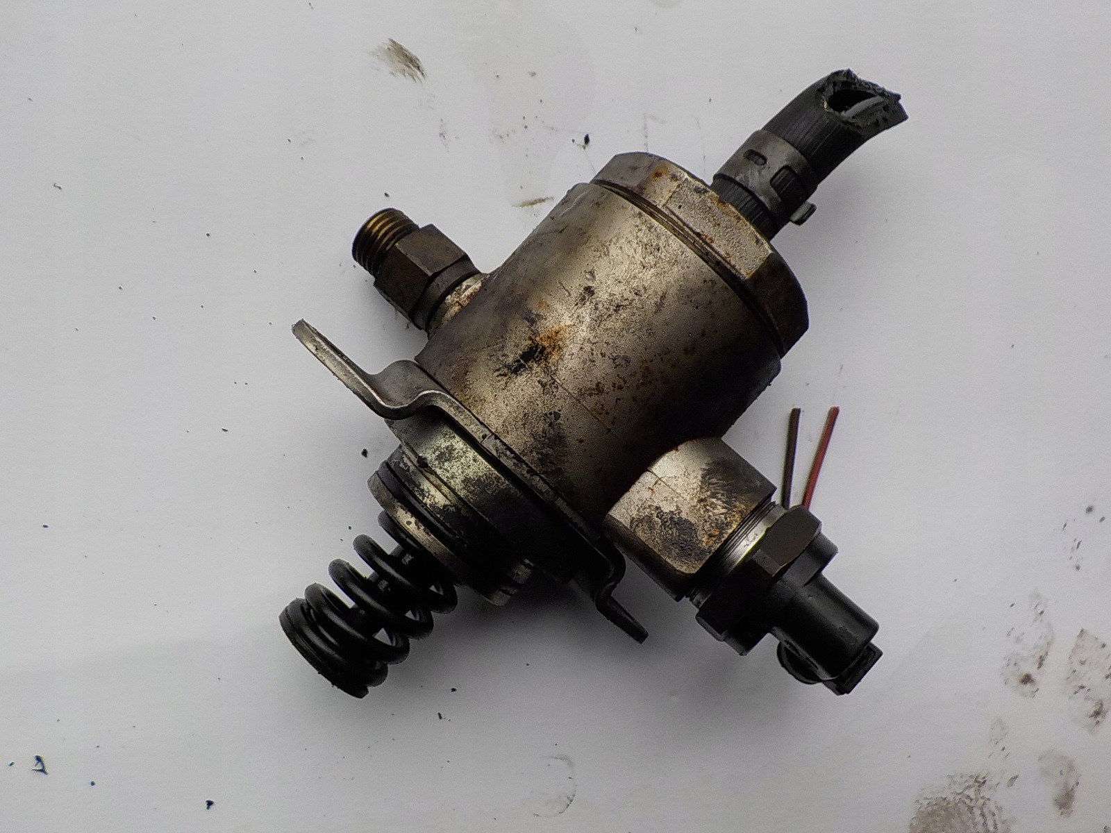 AUDI A5 8T 2.0 TFSI original feed pump 06J127025D