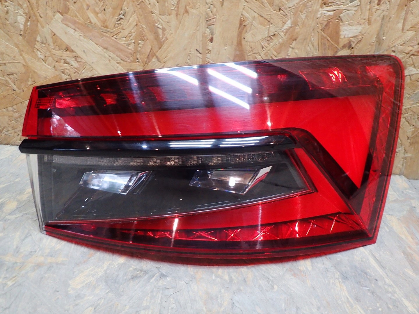 light right rear SKODA SUPERB III 3V9 KOMBI LIFT