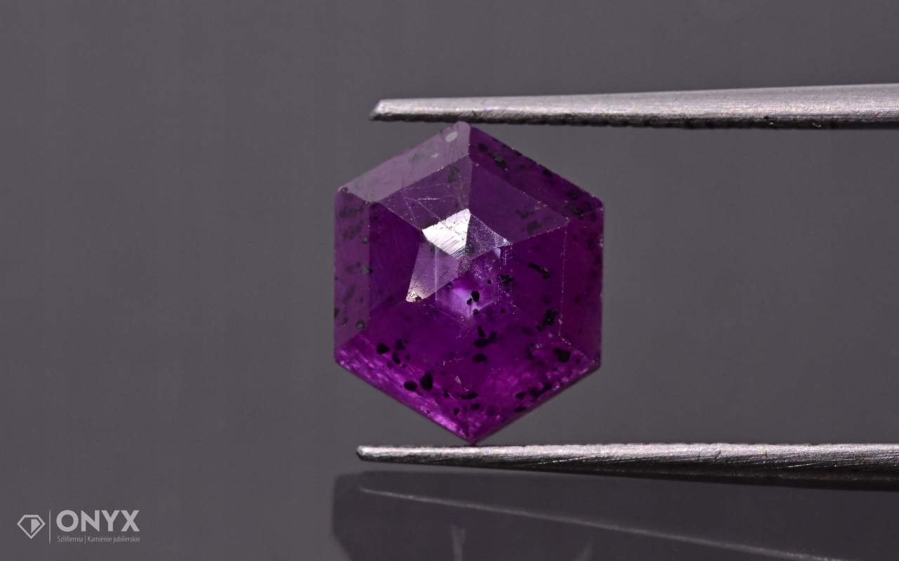 Rubín fazetovaná rozeta hexagon 9x9 mm