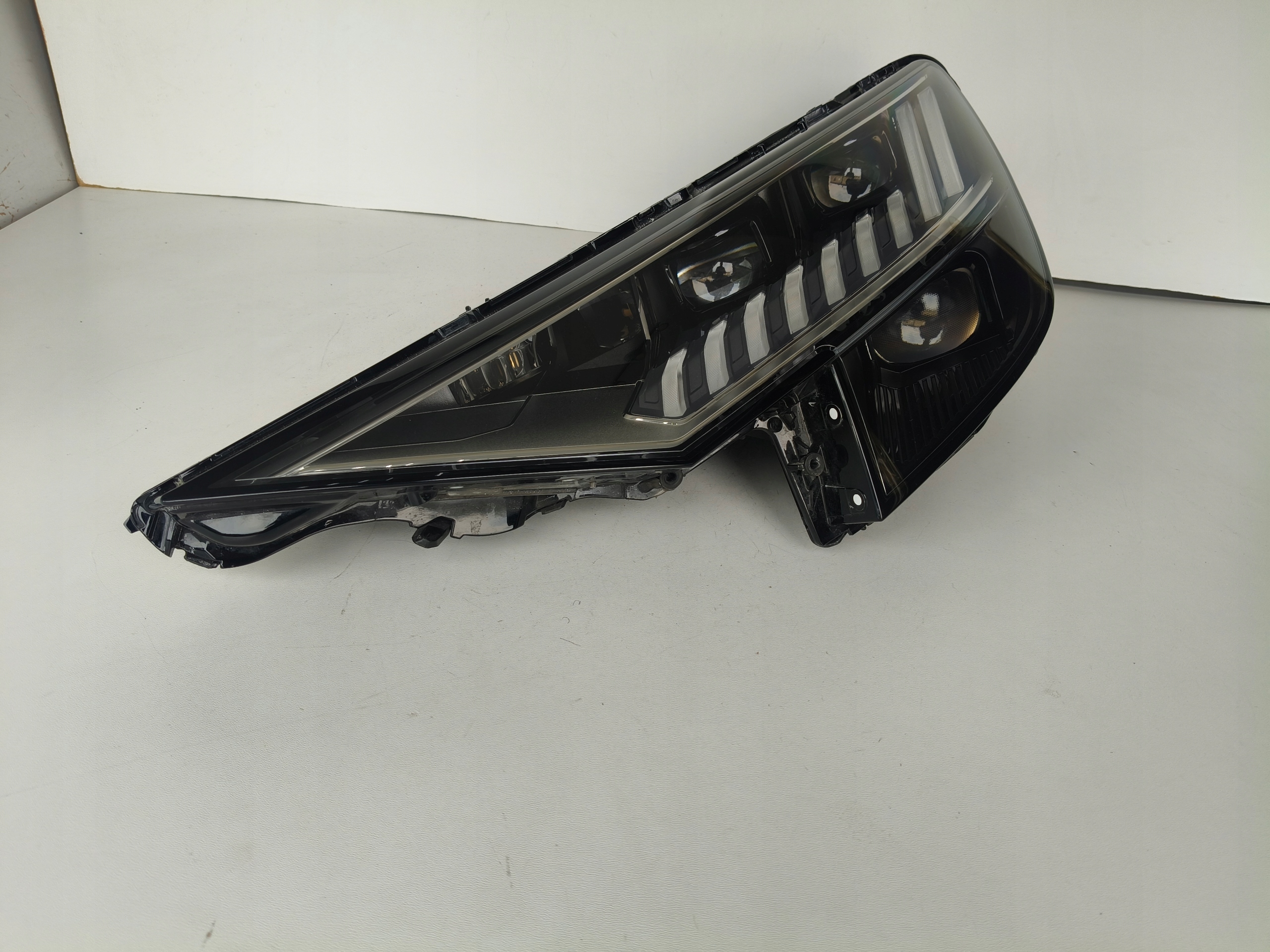 light left REFLEKTOR AUDI Q8 4M8 FULL LED MATRIX