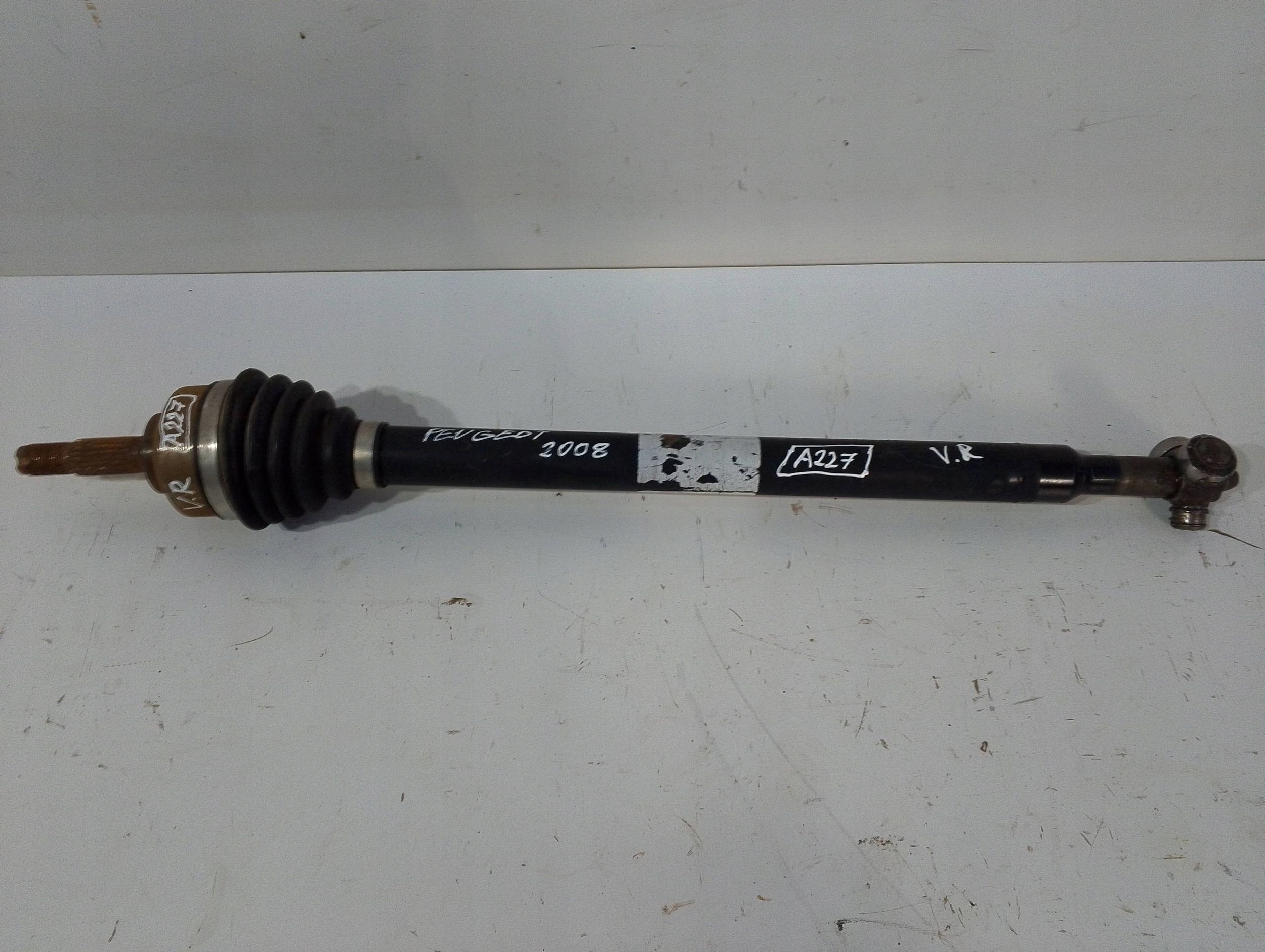 Peugeot 2008 and 1,4 HDI semi-axis front right 9677209880 (A227)