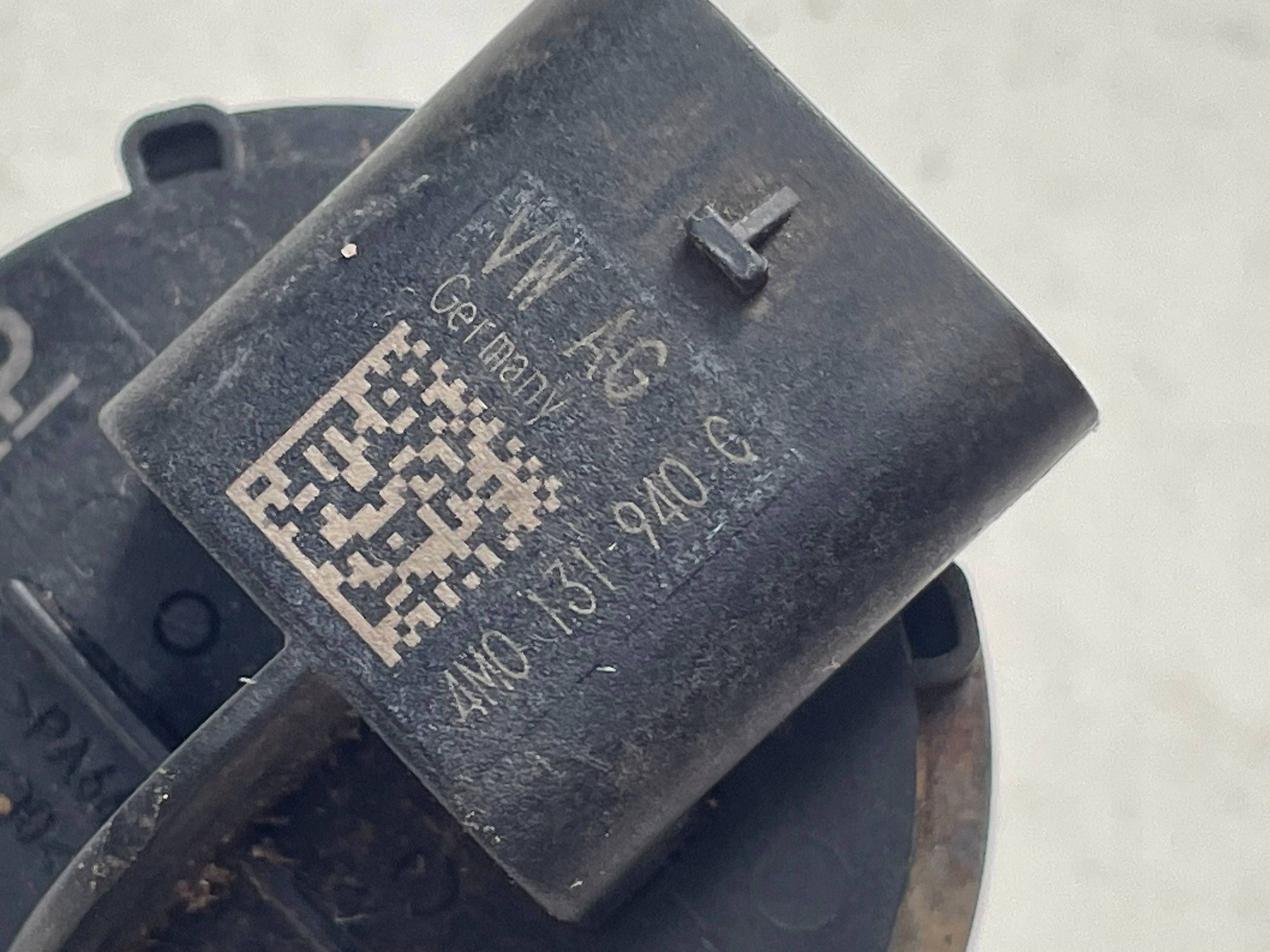 sensor ADBLUE original Audi A4 B9 4M0131940C !J