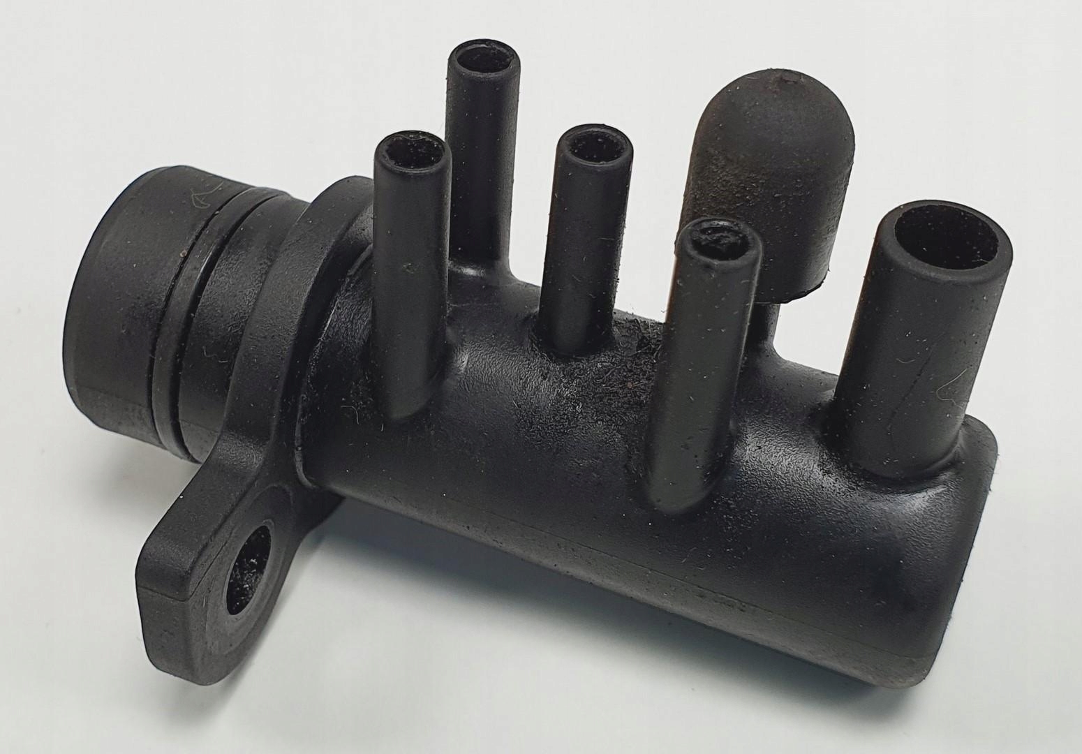 Патрубок вакуумный клапан VOLVO V90 и 3.0 R6