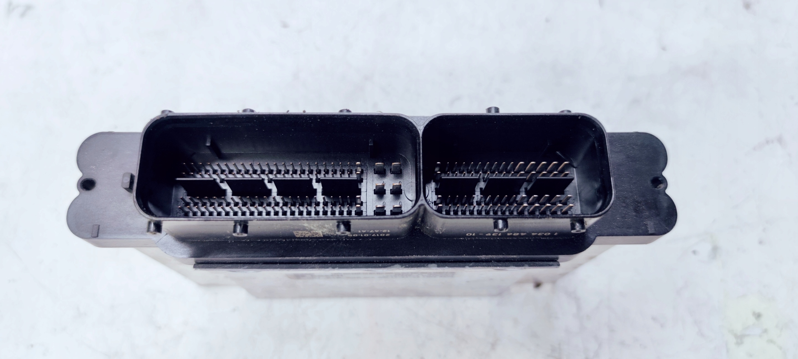 computer control unit of the engine AUDI A1 1.0 04C907309AE