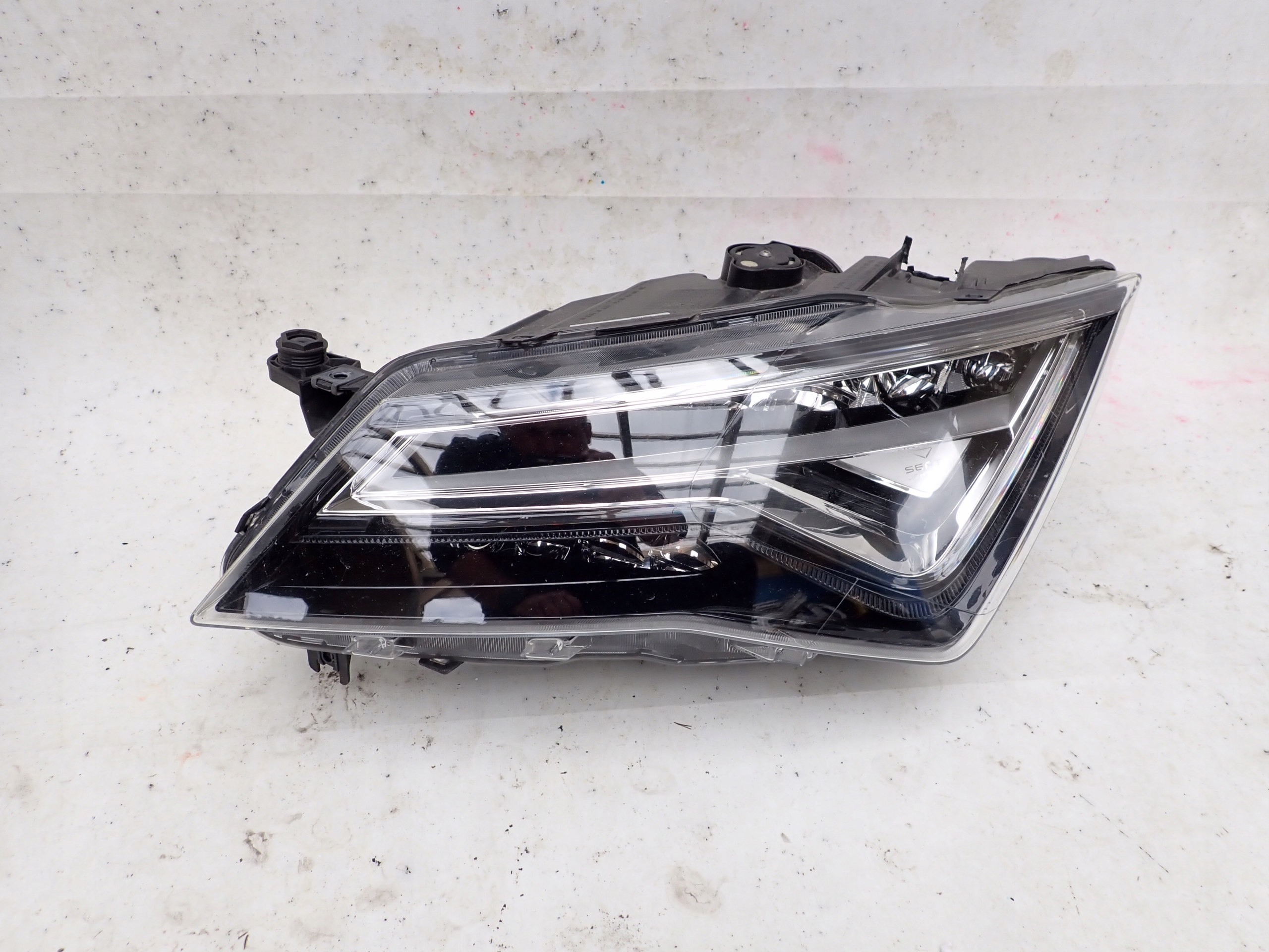 SEAT ATECA 16- light left front front FULL LED 576941007