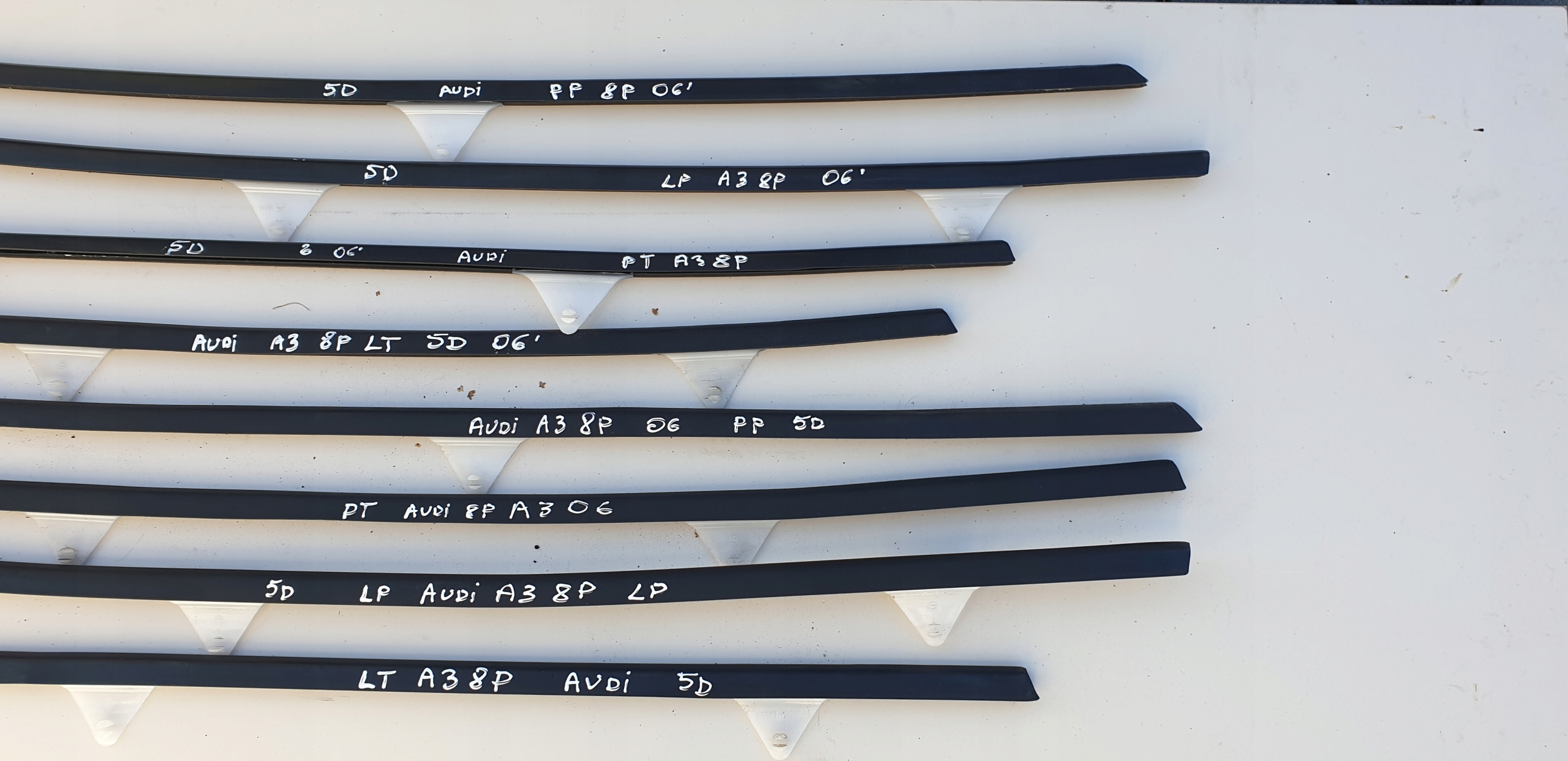 moulding dust door right side AUDI A3 8P 5D 2005