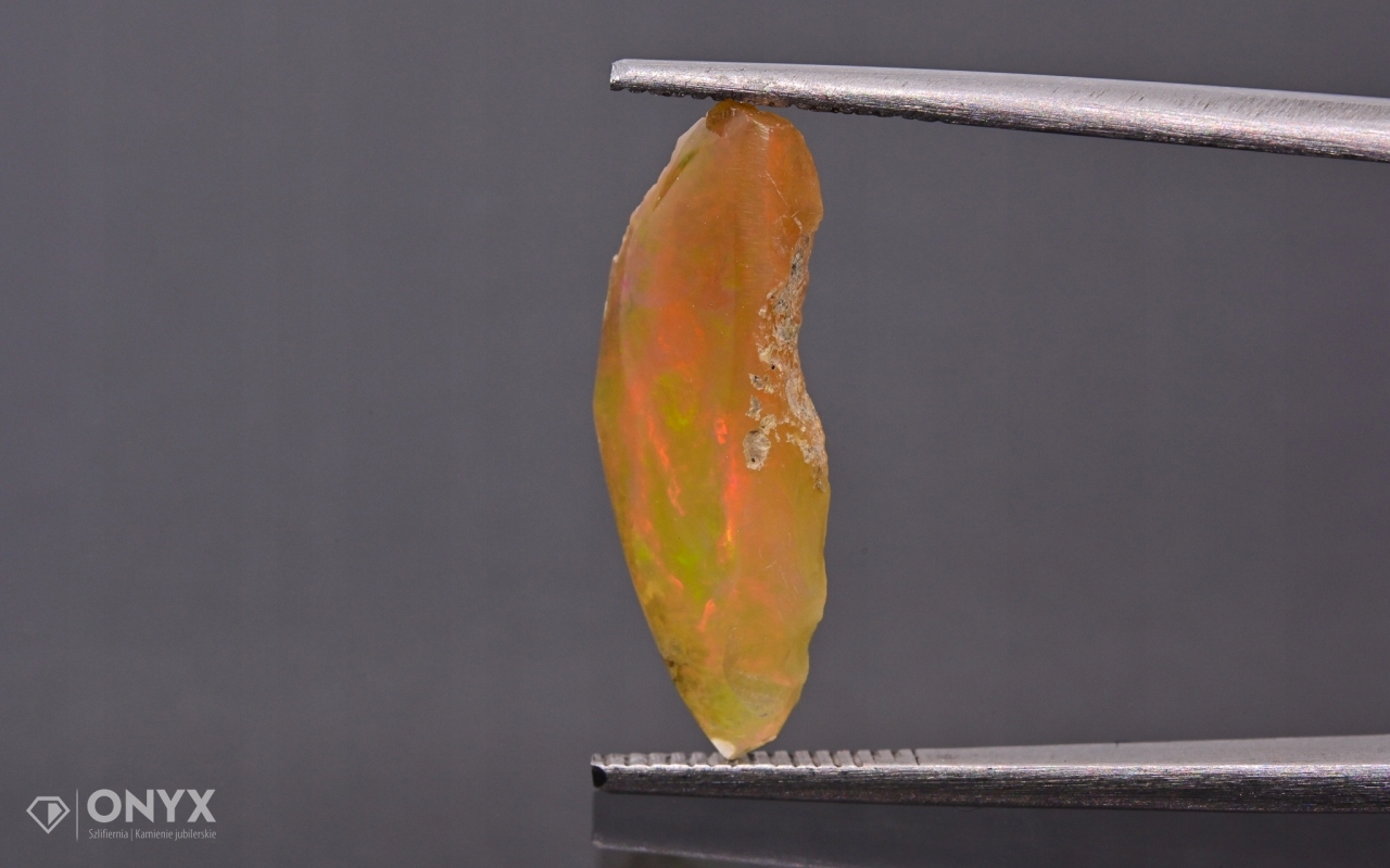 Opal z Etiopie hrudka 19x8 mm