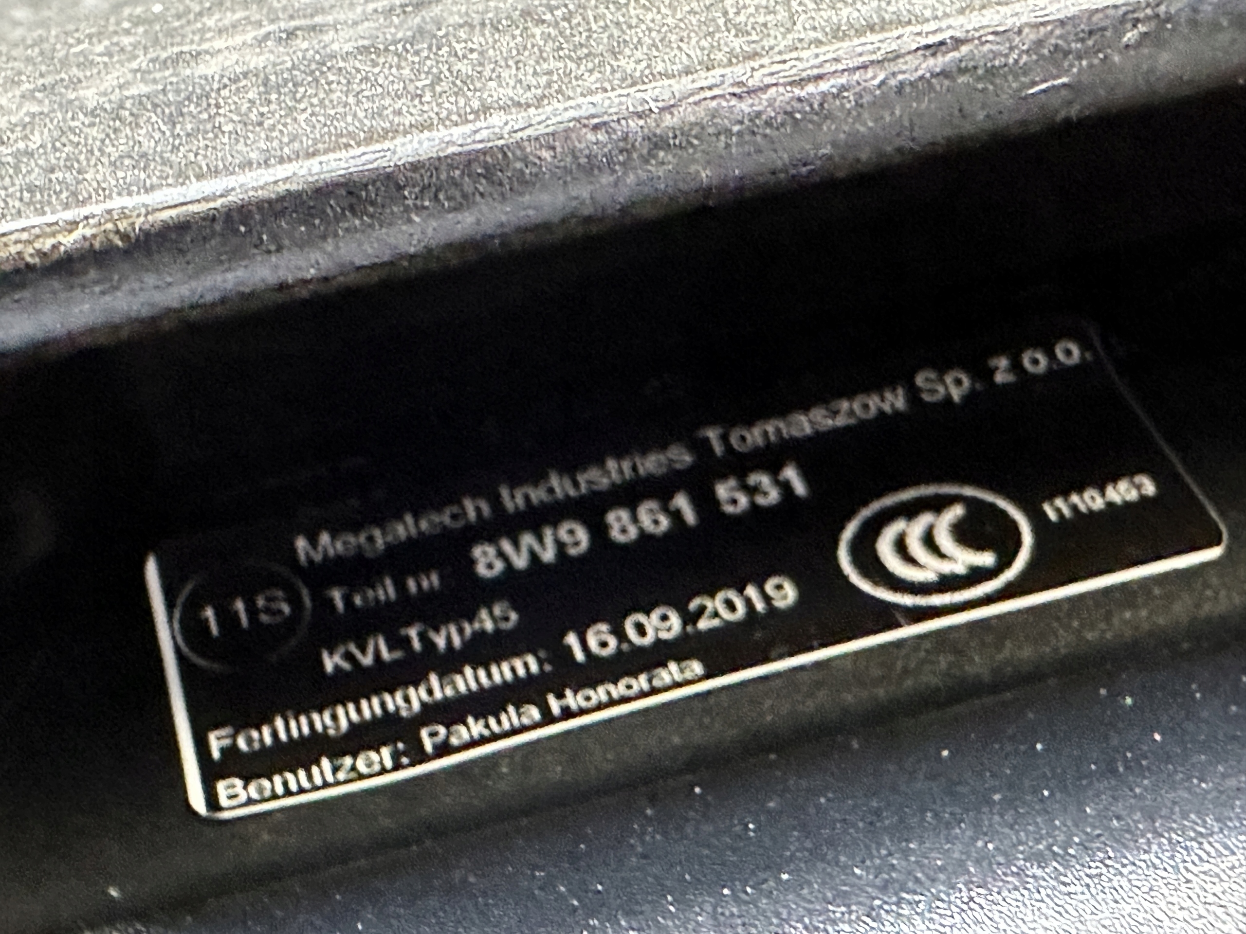 AUDI A4 8W B9 KOMBI mats floor boot 8W9861531