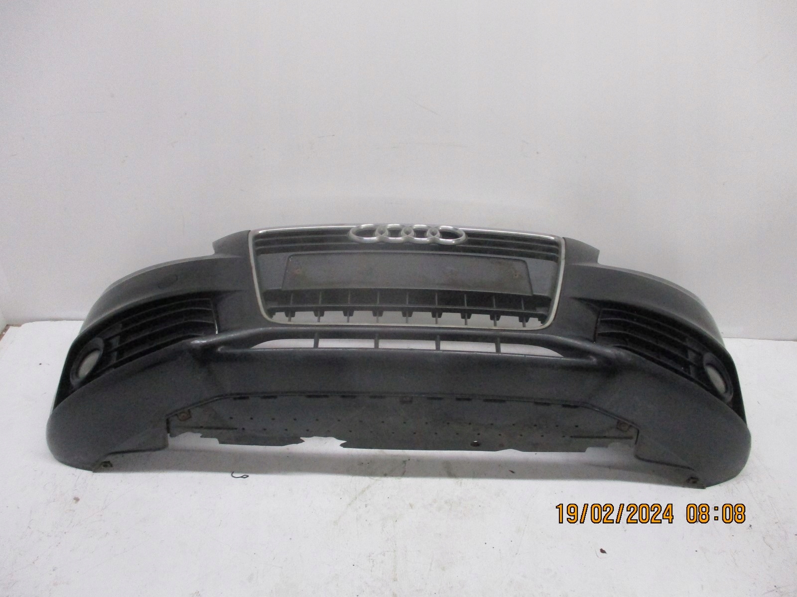 nárazník AUDI A4 8K0 predok predný