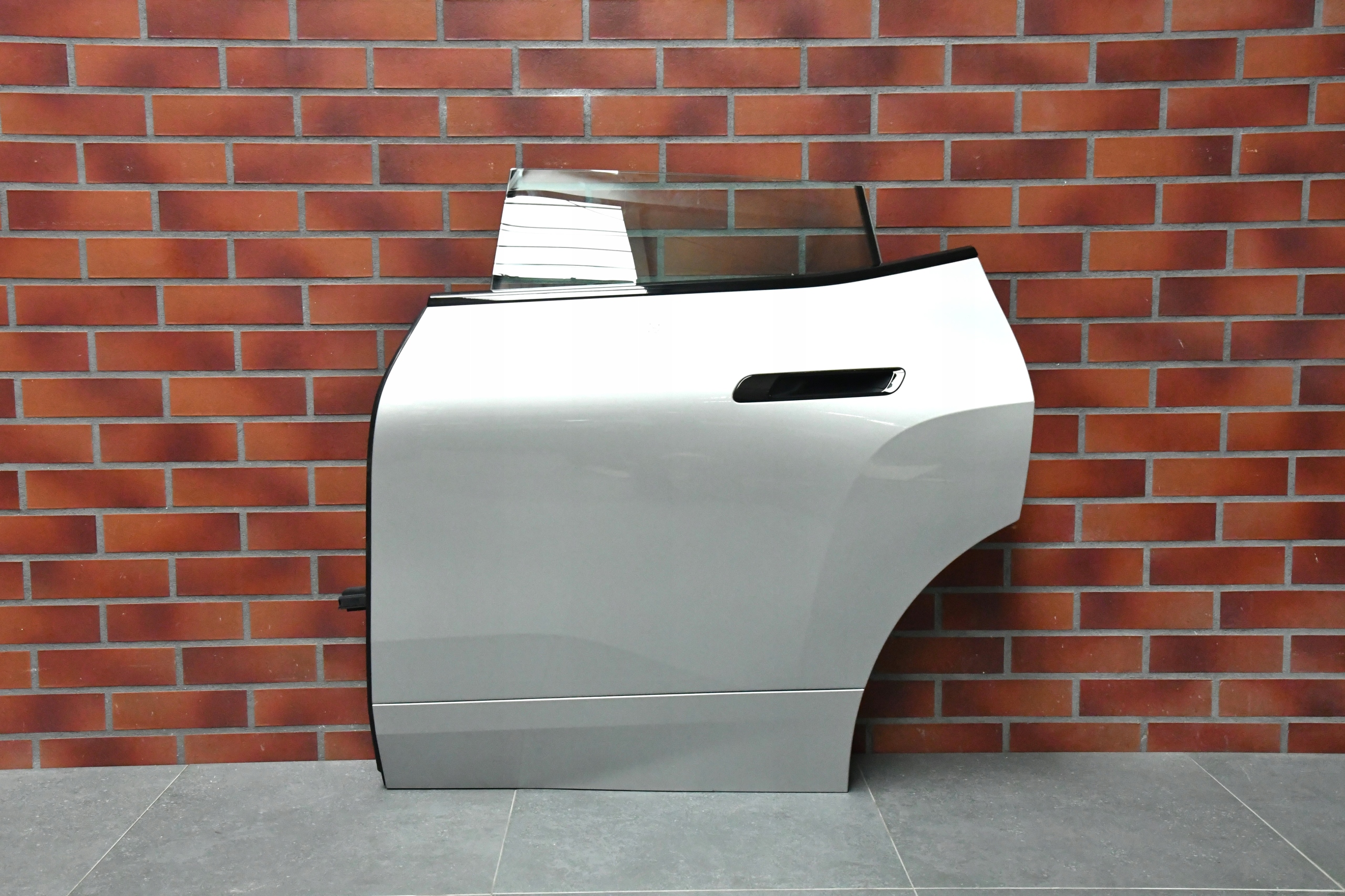 DRZWI LEWE TYŁ TYLNE BMW iX i20 C67 SPACE SILVER