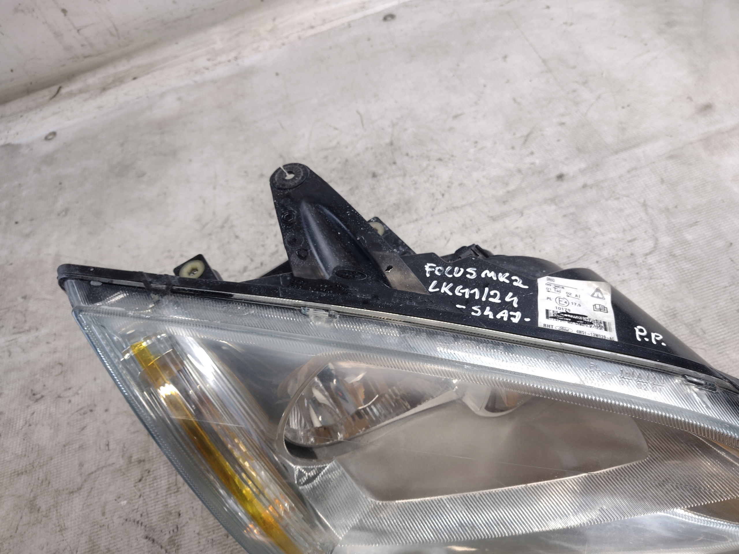 light right front Ford Focus MK2 II 2 4M51-13W029-AC
